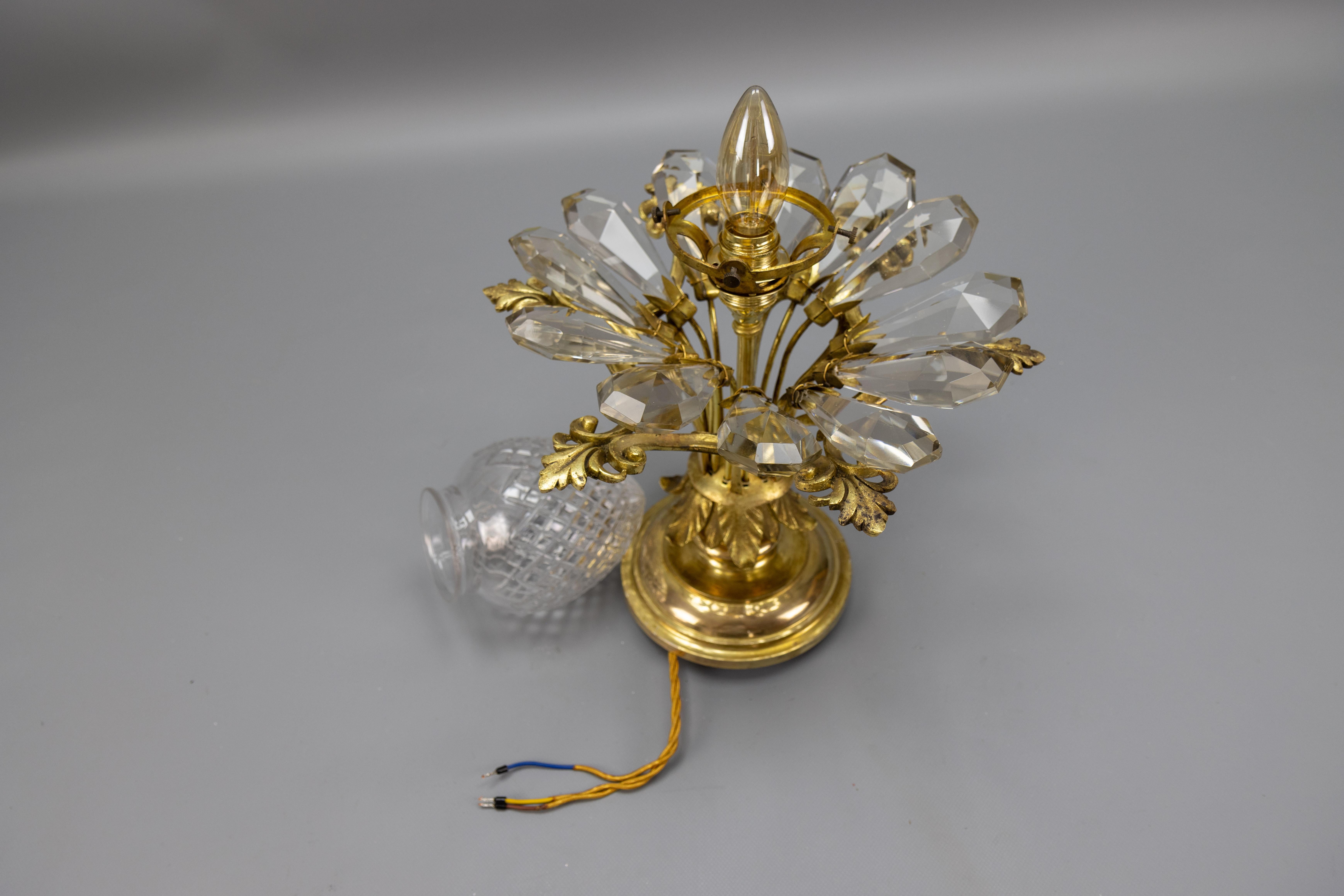 Antigua Lámpara de Techo Francesa Estilo Luis XVI de Cristal, Vidrio Tallado y Bronce en venta 12