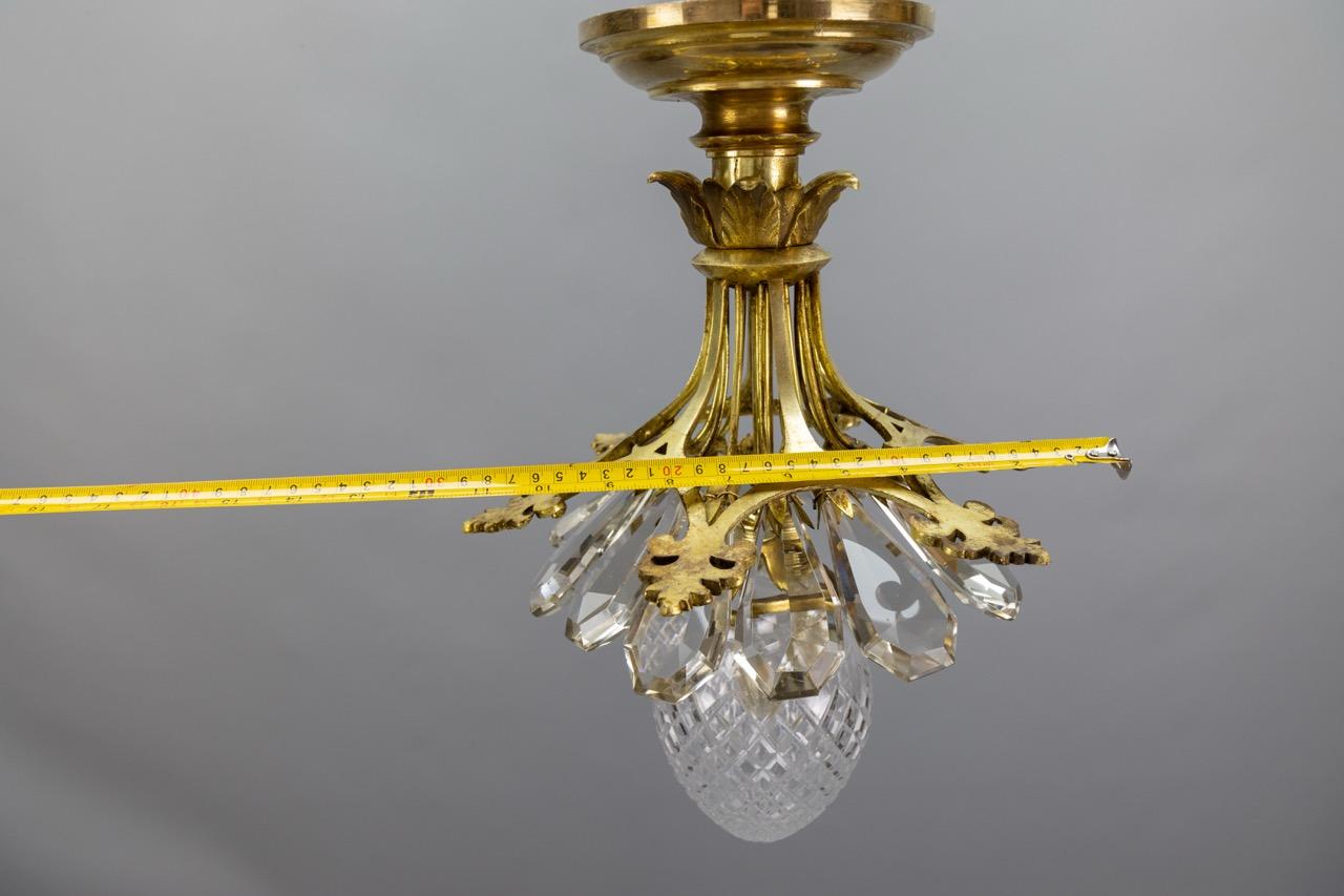 Antigua Lámpara de Techo Francesa Estilo Luis XVI de Cristal, Vidrio Tallado y Bronce en venta 14