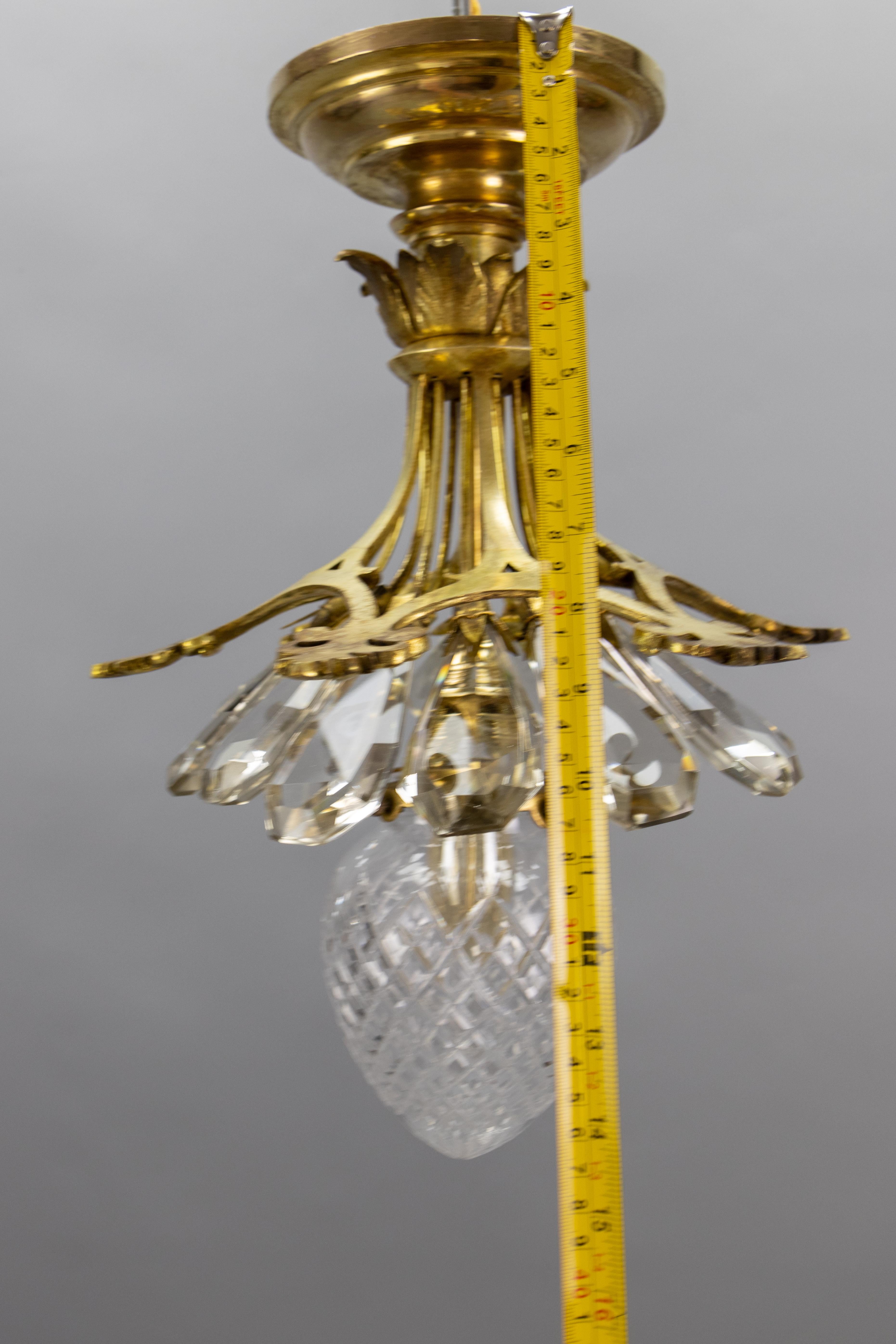 Antigua Lámpara de Techo Francesa Estilo Luis XVI de Cristal, Vidrio Tallado y Bronce en venta 15