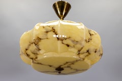 Lampada da soffitto in vetro marmorizzato giallo e ottone in stile Art Déco tedesco, anni ’30