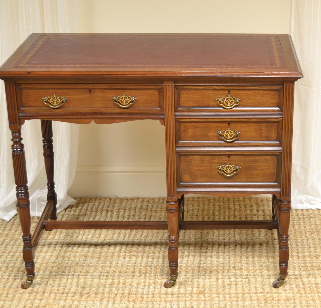 Late 19th Century Victorian Walnut Antique Desk For Sale