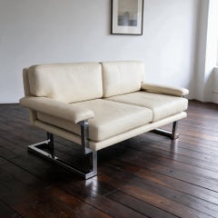 Divano a due posti vintage Pieff Mandarin in pelle color crema, stile Mid-Century, di Tim Bates, anni '70