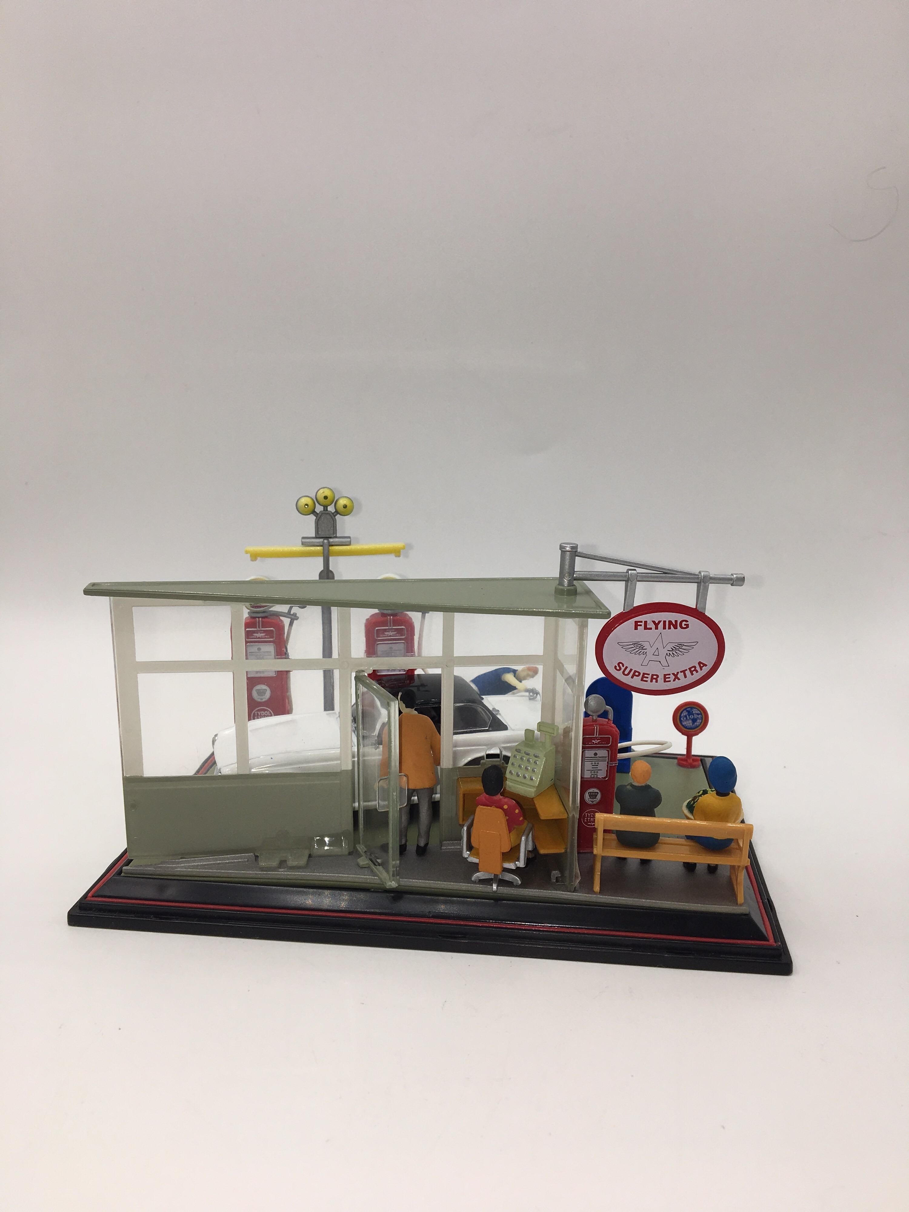 Schuco Service Station, Very Detailed Diorama with 6 Characters, circa 1950  For Sale 2