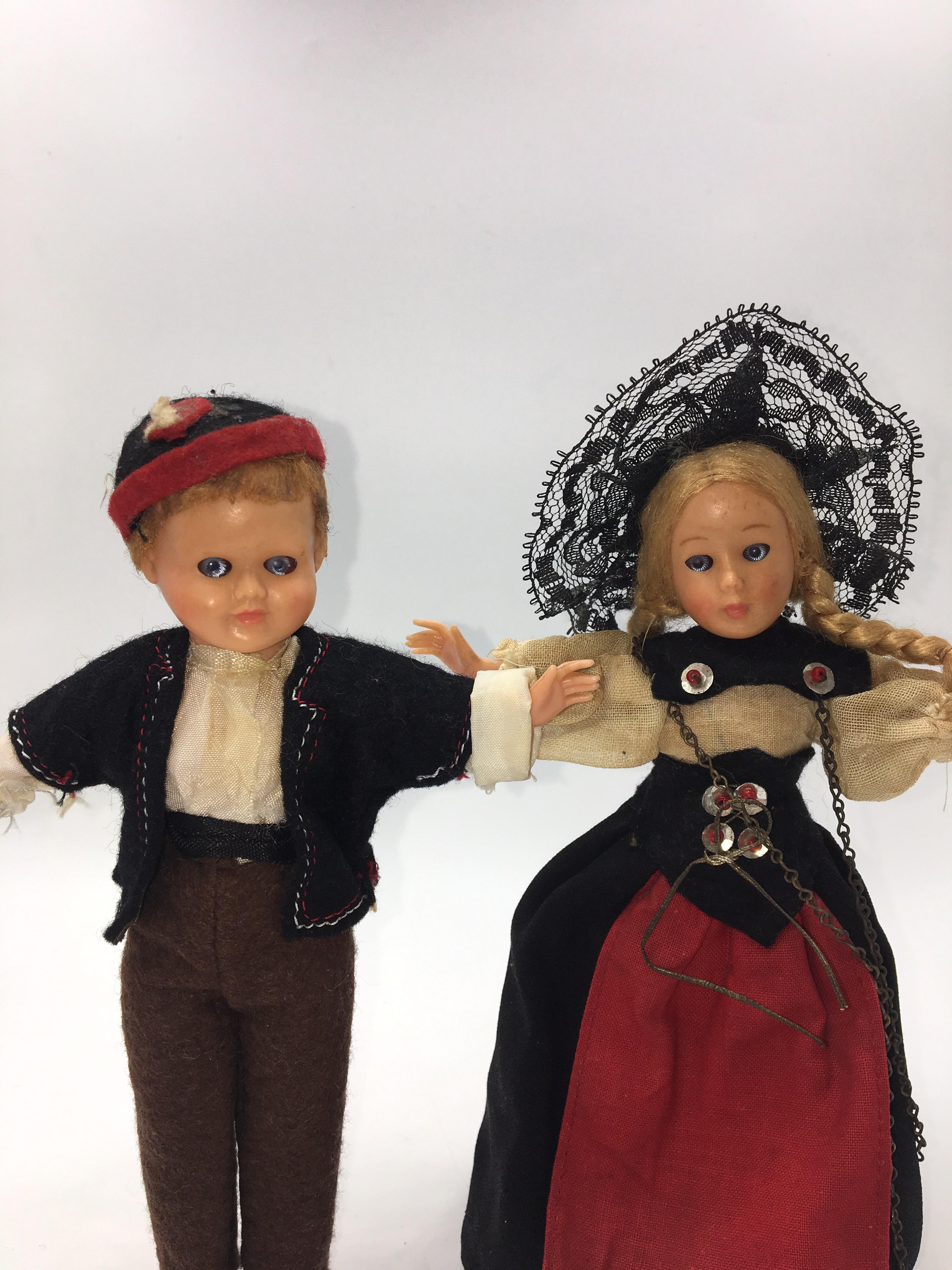 Swiss Pair of Dolls in Folk Dress, Switzerland, circa 1930 For Sale