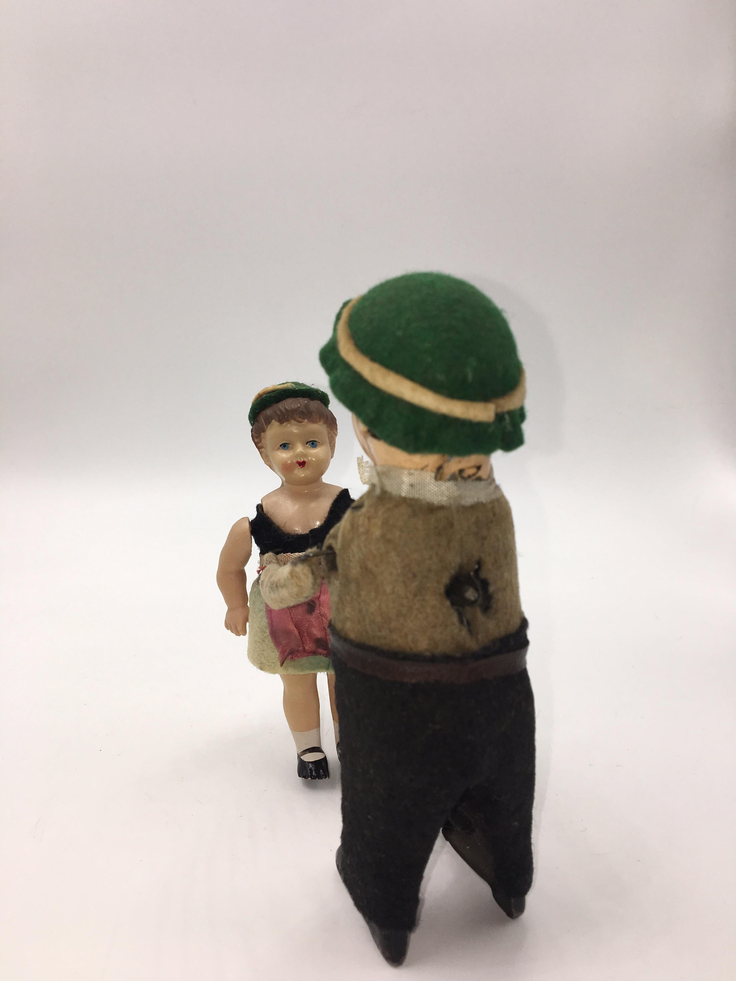 Vintage Schuco Wind Up Toy - Dancing German Couple, circa 1930 In Good Condition For Sale In Lugano, Ticino