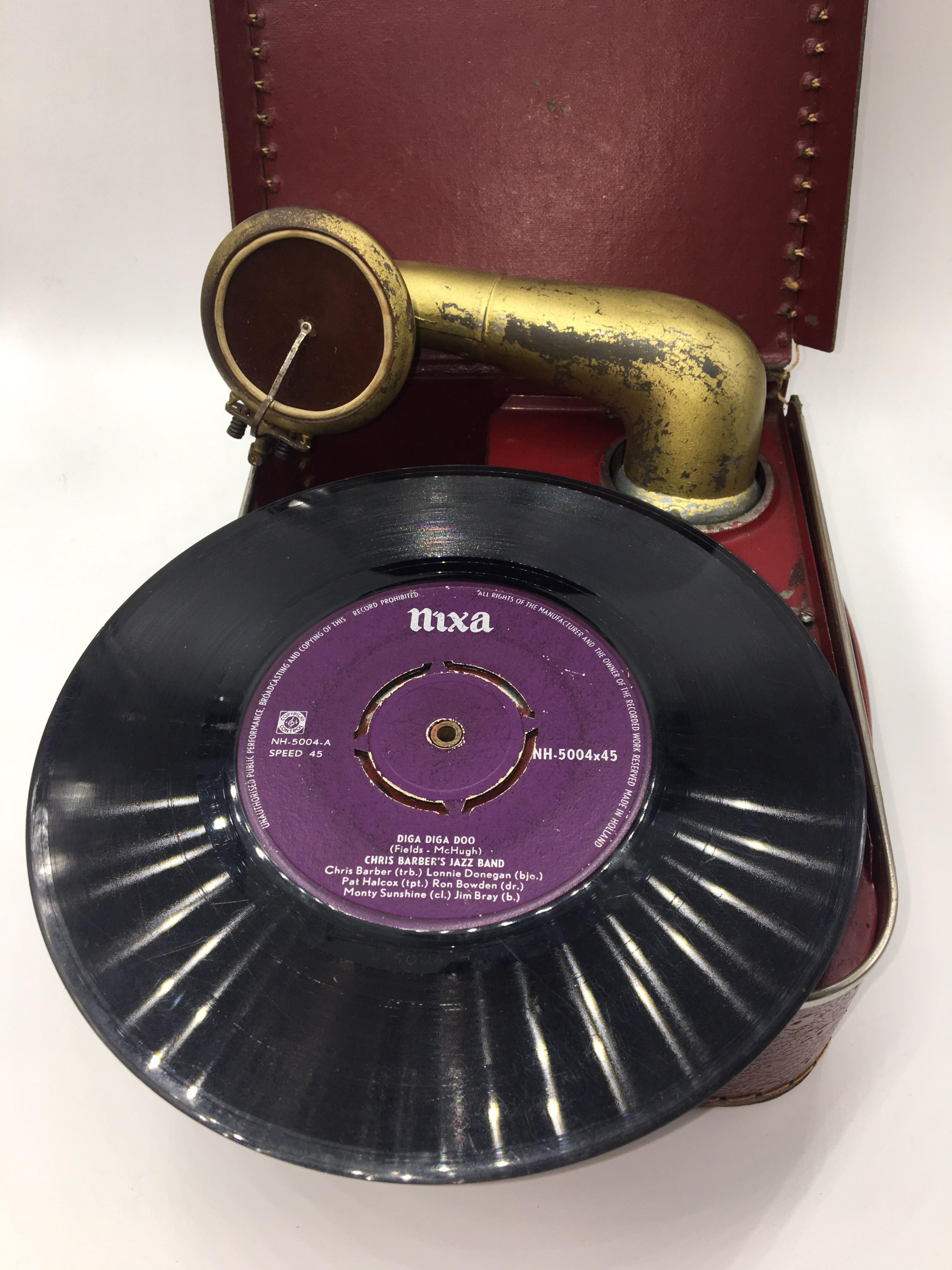 Vintage Gramophone with Original Box, Germany, 1920 In Fair Condition For Sale In Lugano, Ticino