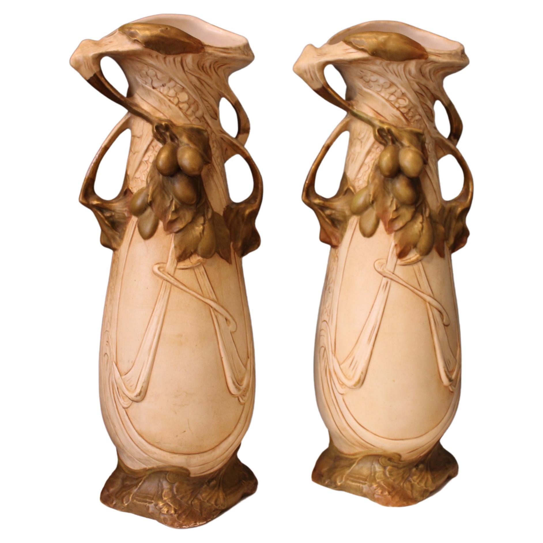 Paire de vases en porcelaine Royal Dux Bohemia Art Nouveau du 19ème siècle de style Art nouveau