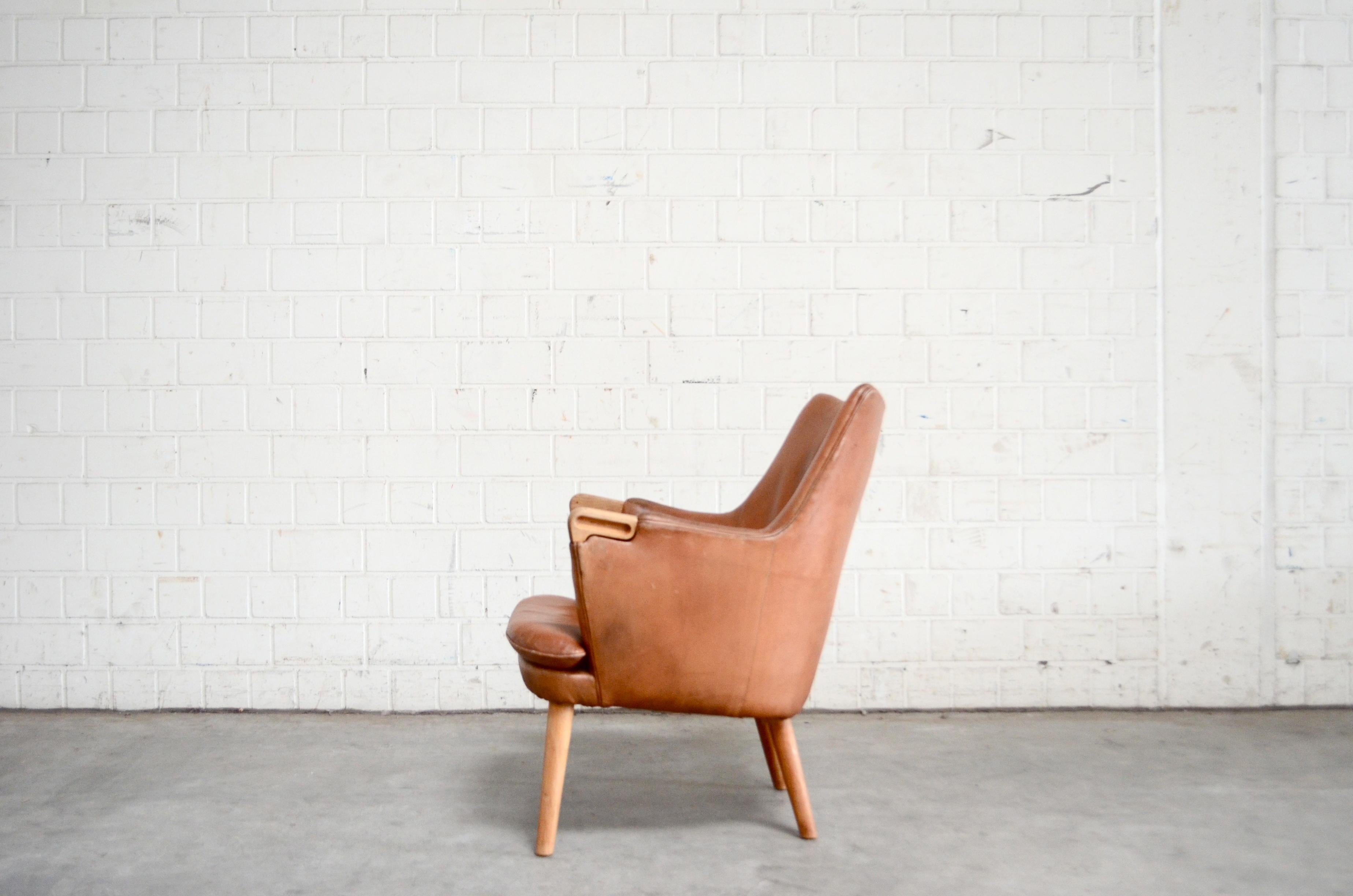Hans Wegner designed this chair in 1952.
The model is AP 20 and was produced by AP Stolen and was called the Mini Bear Chair.
It was only produced until the late 1970s.
This chair come from the 1960s and its made with brandy cognac aniline