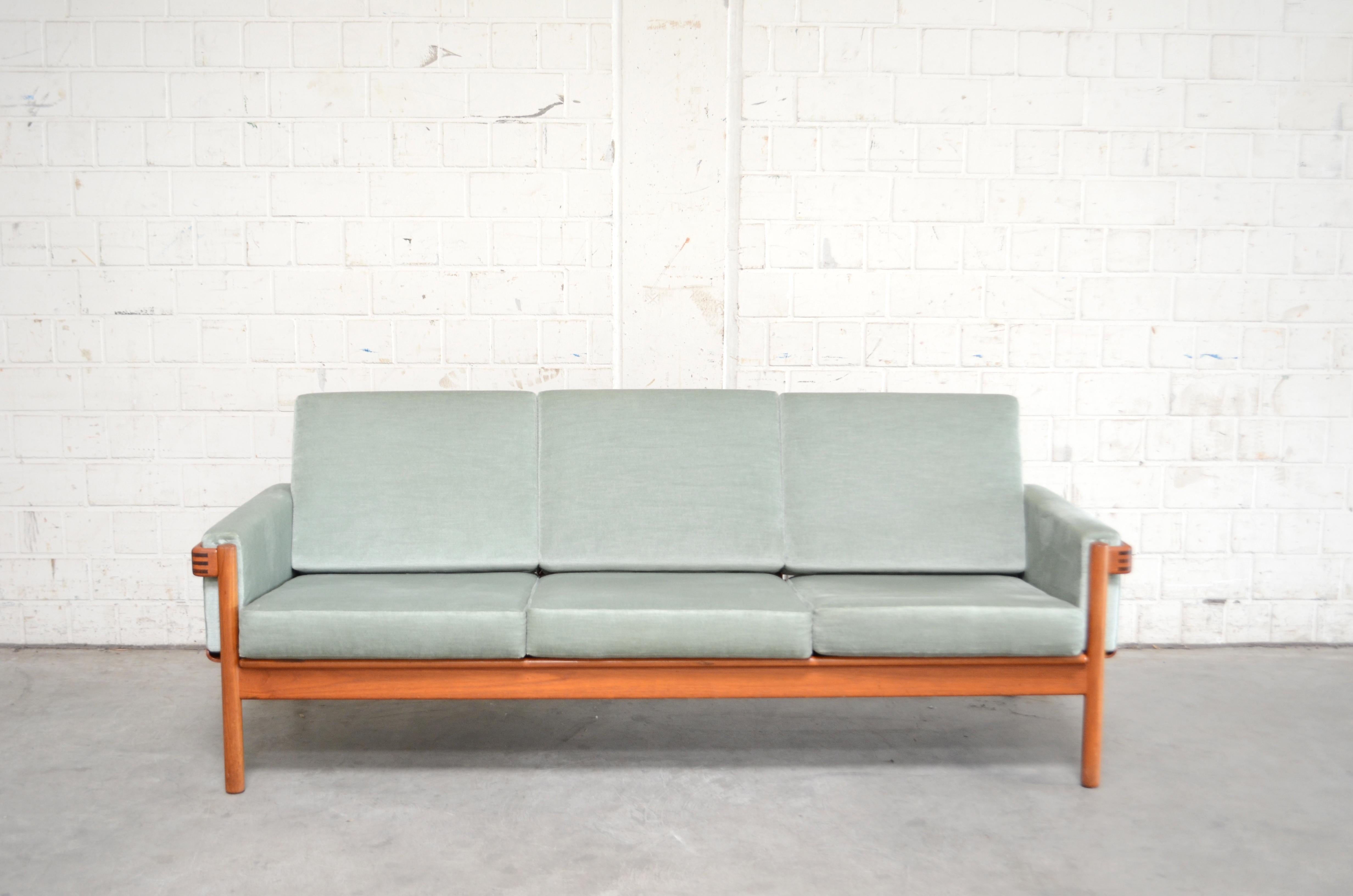 Danish modern sofa by Henry Walter Klein for Bramin.
The frame is made of solid teak wood and has nice details.
The cushions are renewed some years ago in velour fabric pastel colour.
This model from Henry Walter Klein is rare.

 