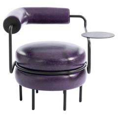 Macaron, chaise en cuir à un bras de style mi-siècle moderne