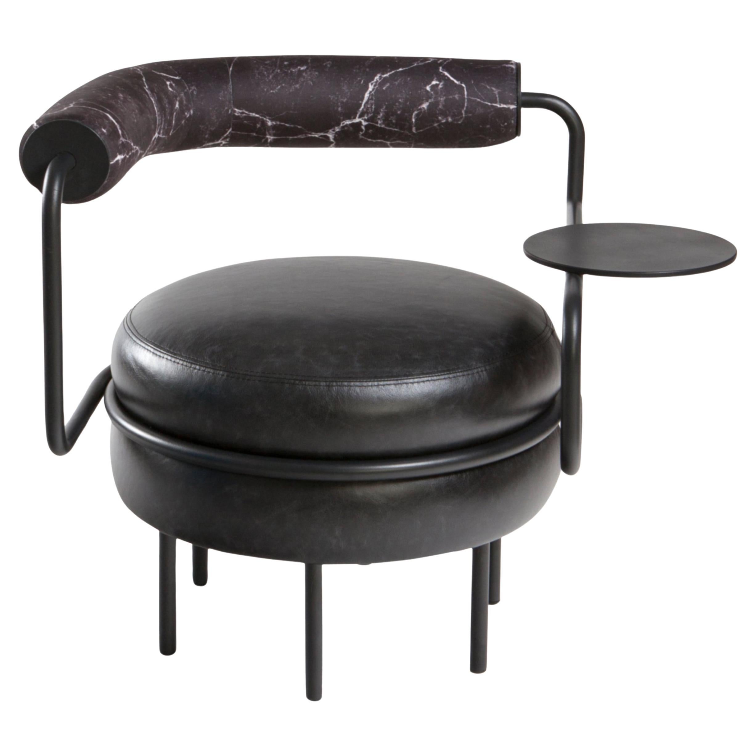 Macaron, chaise en cuir à un bras, mi-siècle moderne en vente
