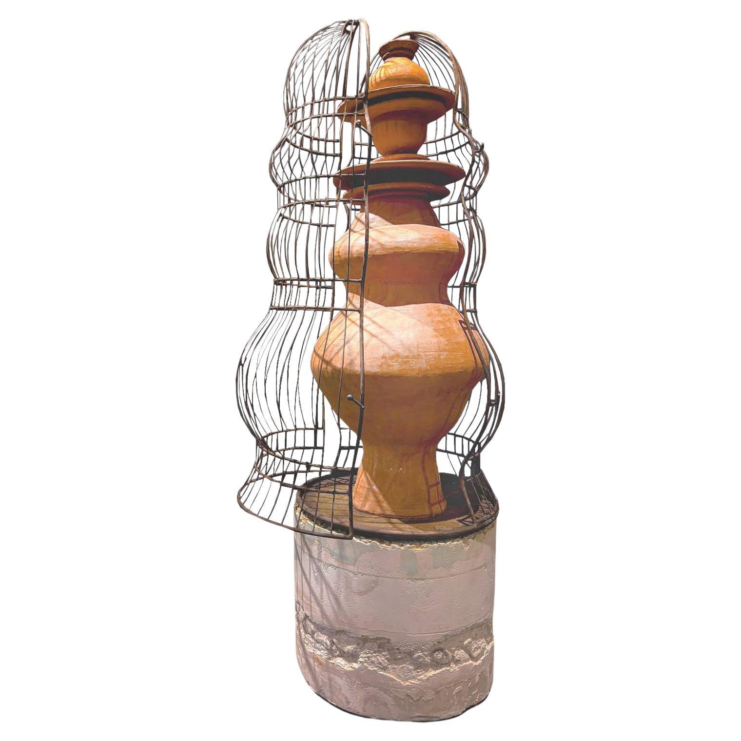 Scultura in terracotta con gabbia in ferro forgiata a mano di Manu Crotti