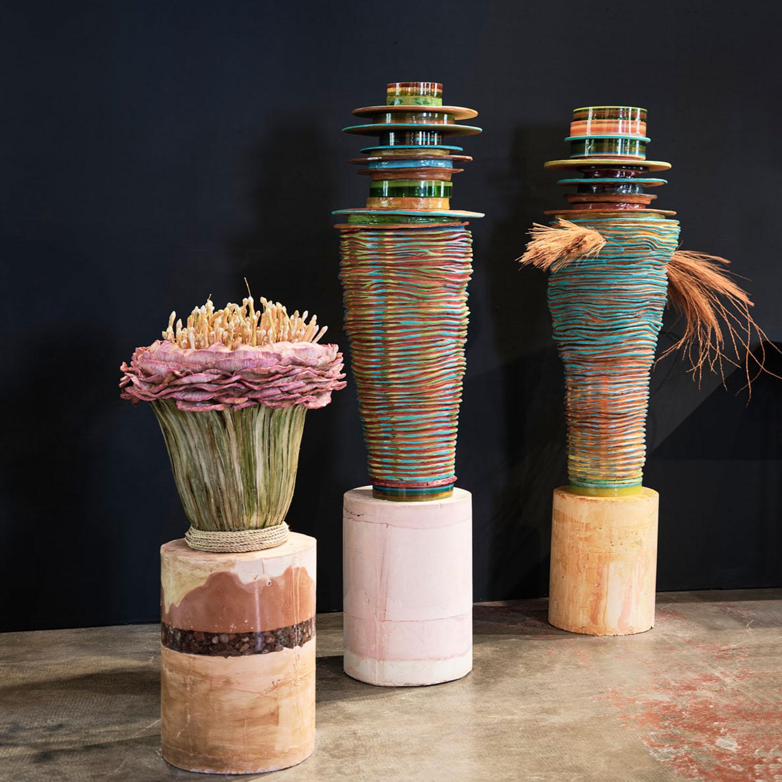 Scultura a mano contemporanea in terracotta a forma di fiore di Manu Crotti in vendita 3