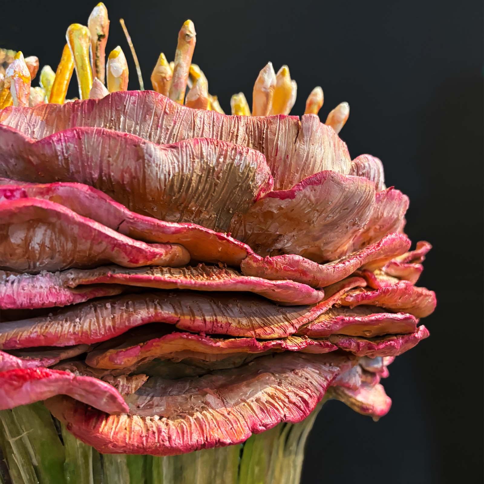 Spagnolo Scultura a mano contemporanea in terracotta a forma di fiore di Manu Crotti in vendita