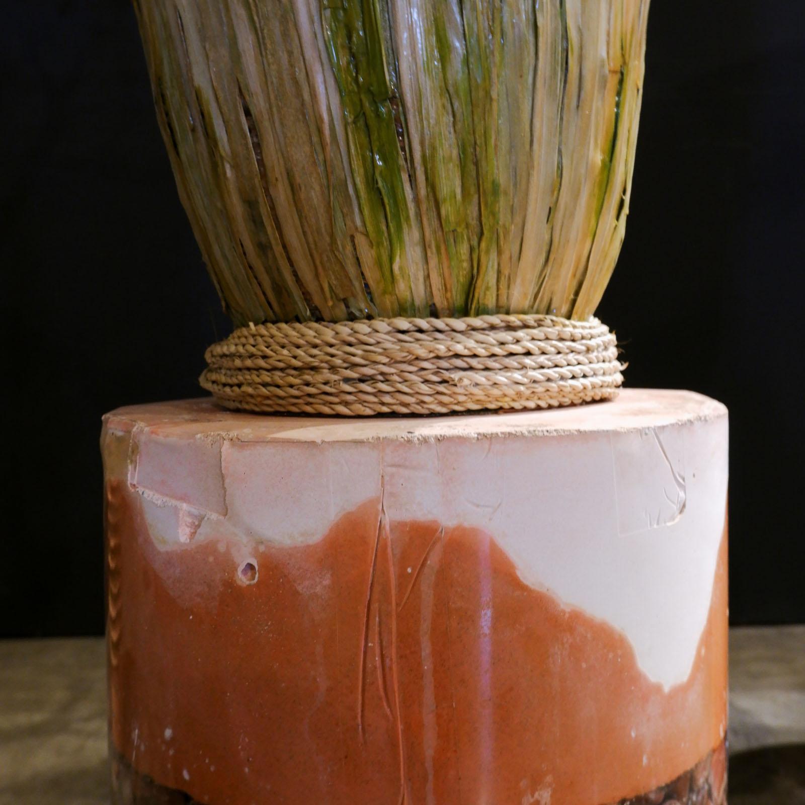 Terracotta Scultura a mano contemporanea in terracotta a forma di fiore di Manu Crotti in vendita