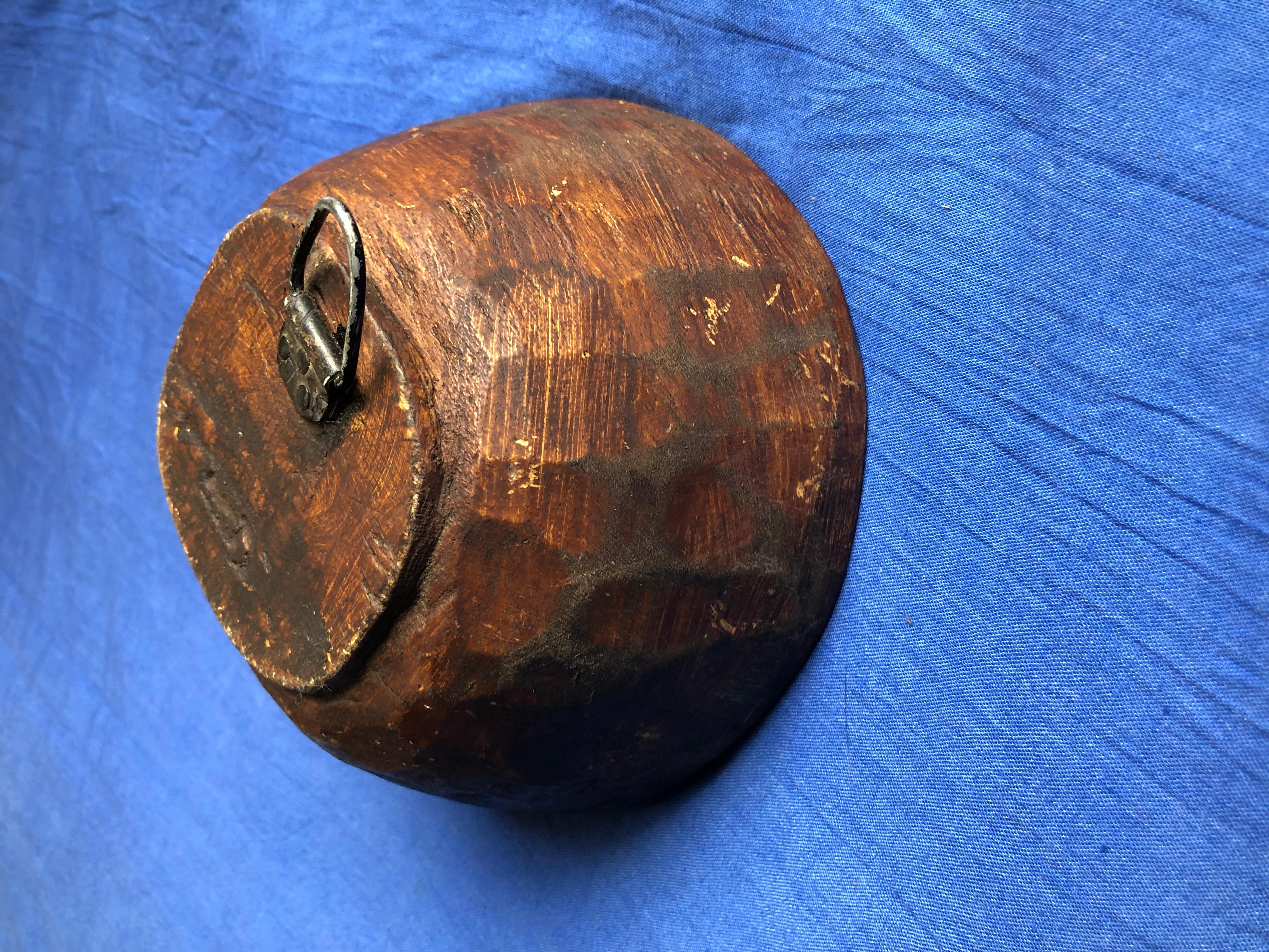 Early 1900s Tribal Moroccan Hand-Carved Hardwood Bowl - Single Piece of Wood For Sale 1