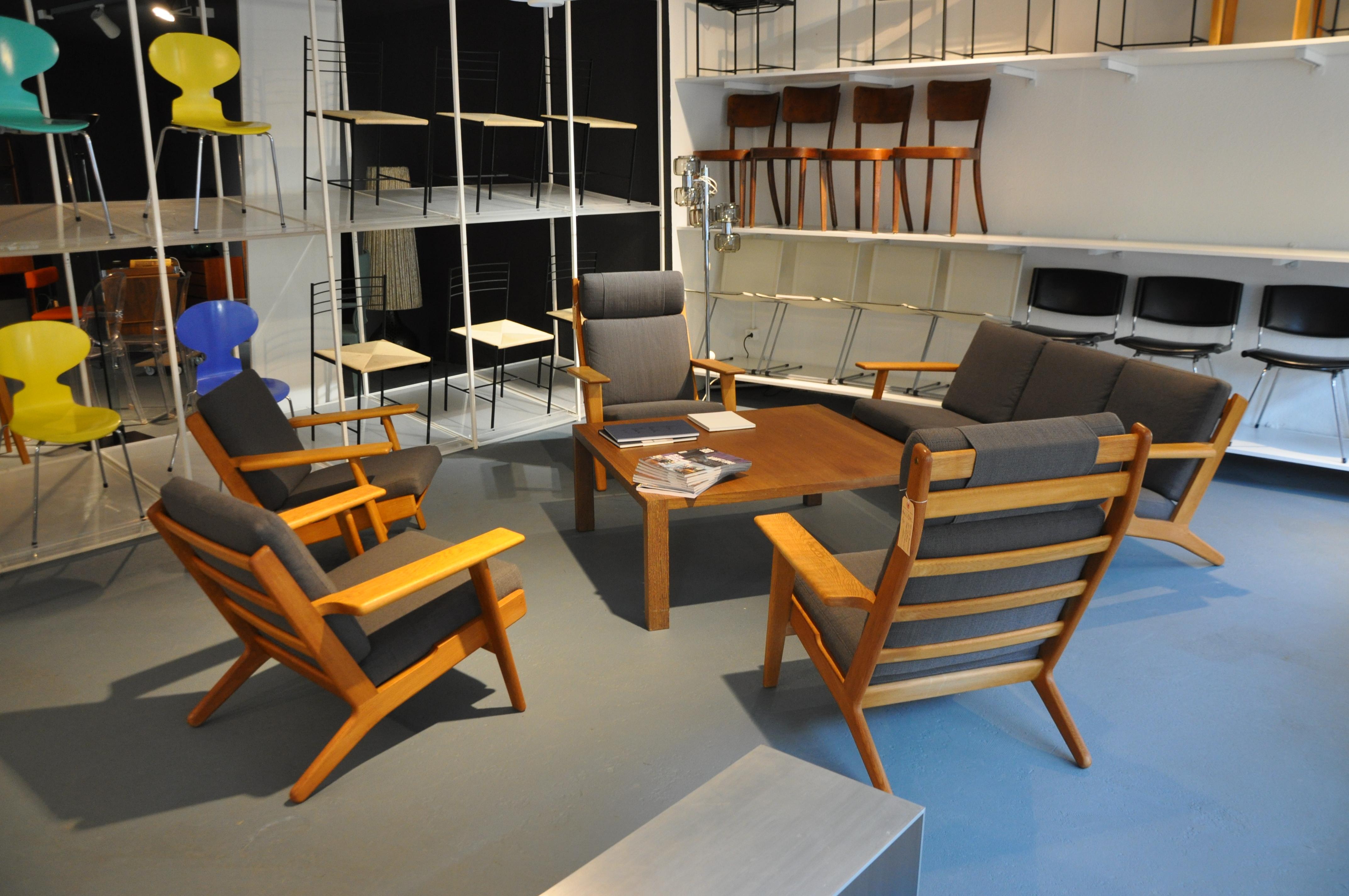Impressive Hans J. Wegner Living Room Set in Oak and Grey Fabric 3