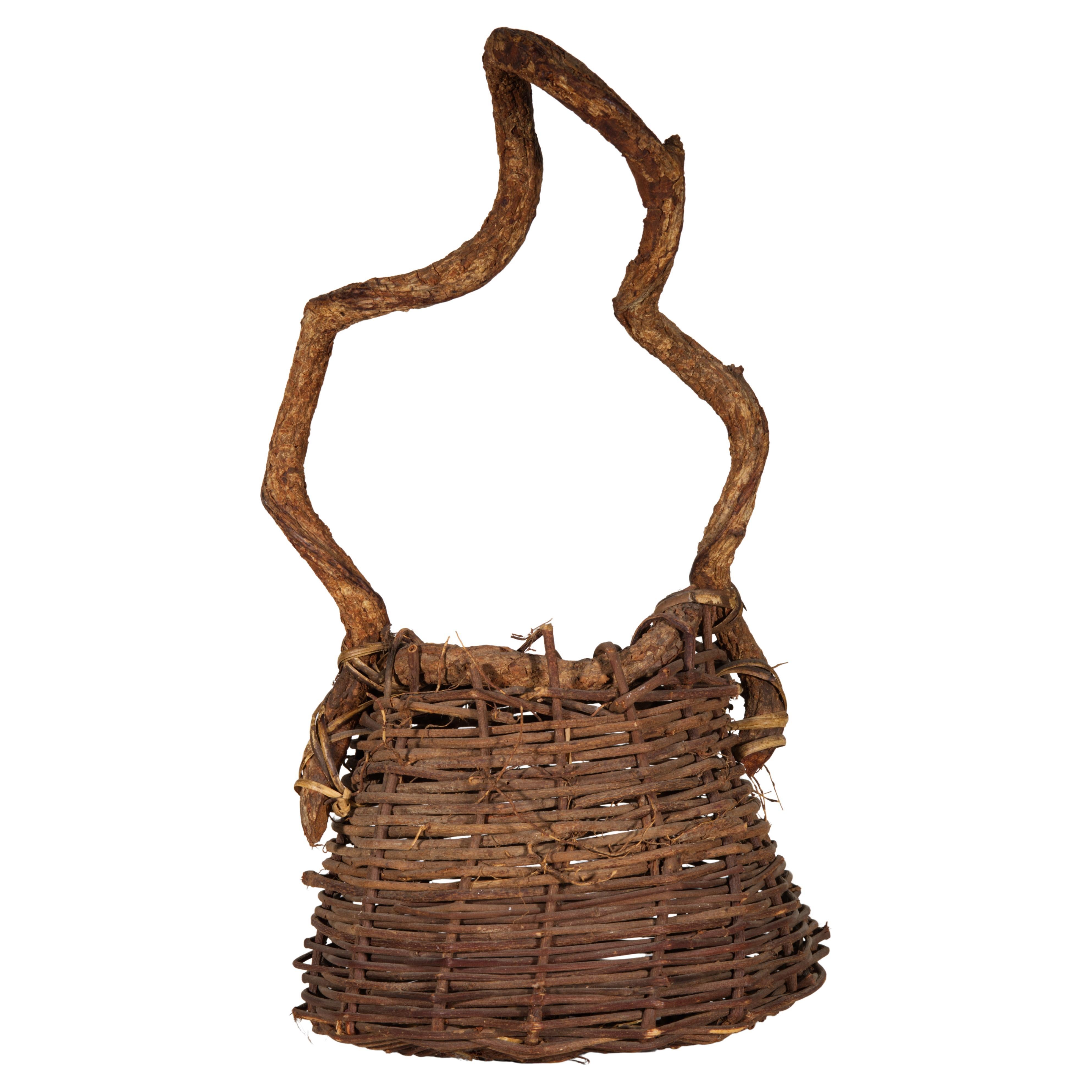 Panier Ikebana vintage en rotin et racine torsadée tissée