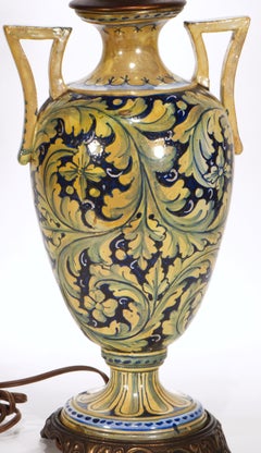 Lampada da tavolo a forma di anfora in maiolica in stile neorinascimentale, smalto lucido, anni ’30-’50