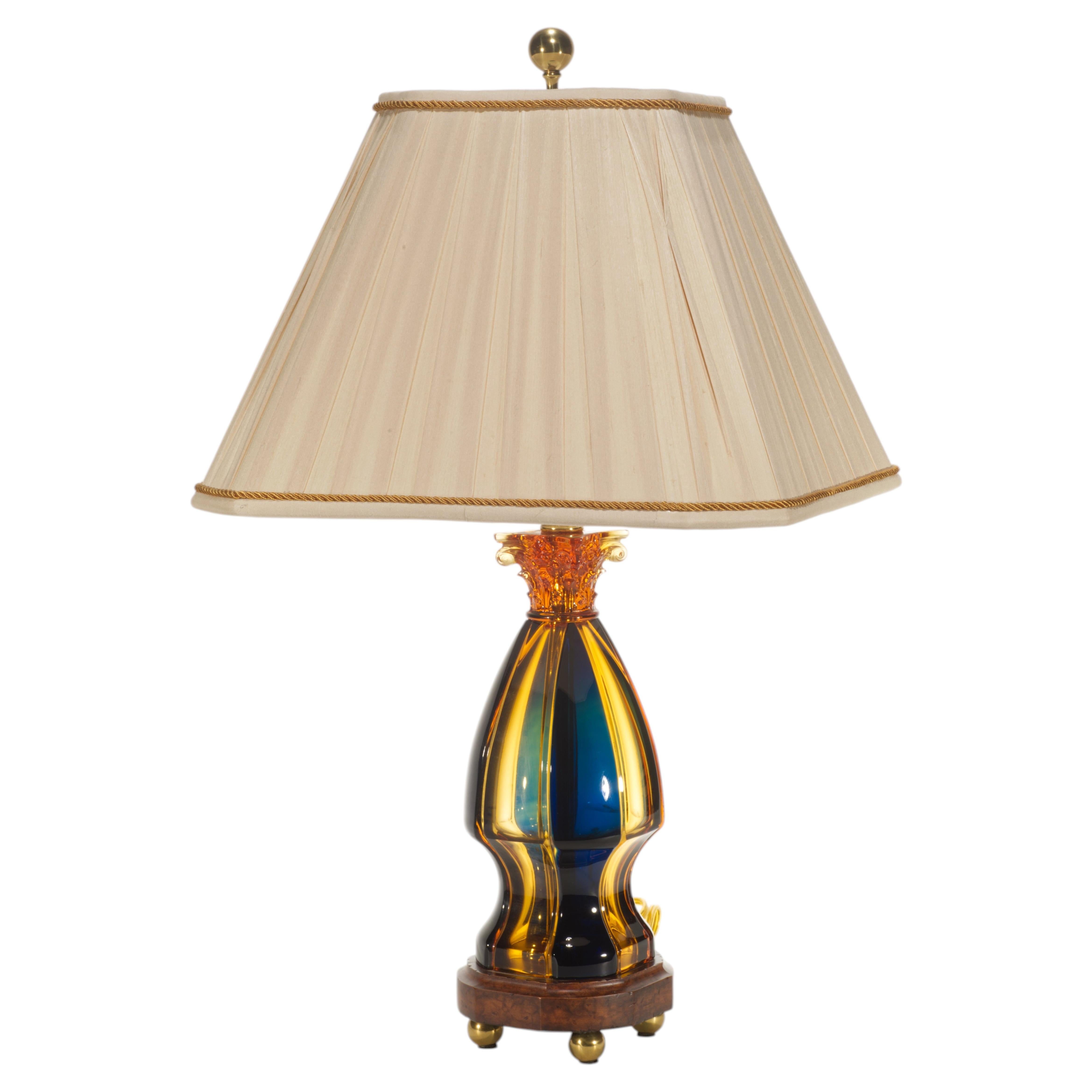 Skulpturale Maitland-Smith-Kunstglas-Tischlampe mit Seidenschirm im Angebot