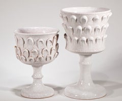 Aldo Londi per Bitossi: due vasi in ceramica con piedini, bianco avorio, anni ’50