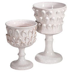 Aldo Londi per Bitossi: due vasi in ceramica con piedini, bianco avorio, anni ’50