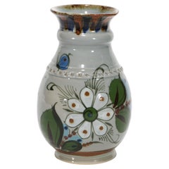 Vase en poterie d'art de Tonala (Mexique) signé Ken Edwards, orné d'un oiseau bleu