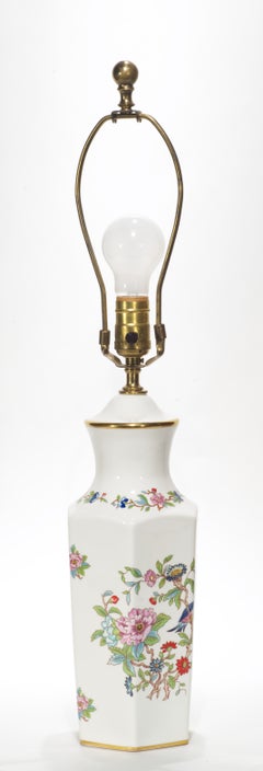 Lampe de table en forme d'urne à balustres en porcelaine « Aynsley England Pembroke », années 1970-1980