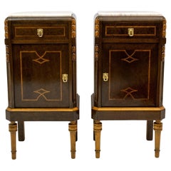 Paire de tables de chevet italiennes Liberty en thuja brésilien et marbre rose du Portugal, années 20