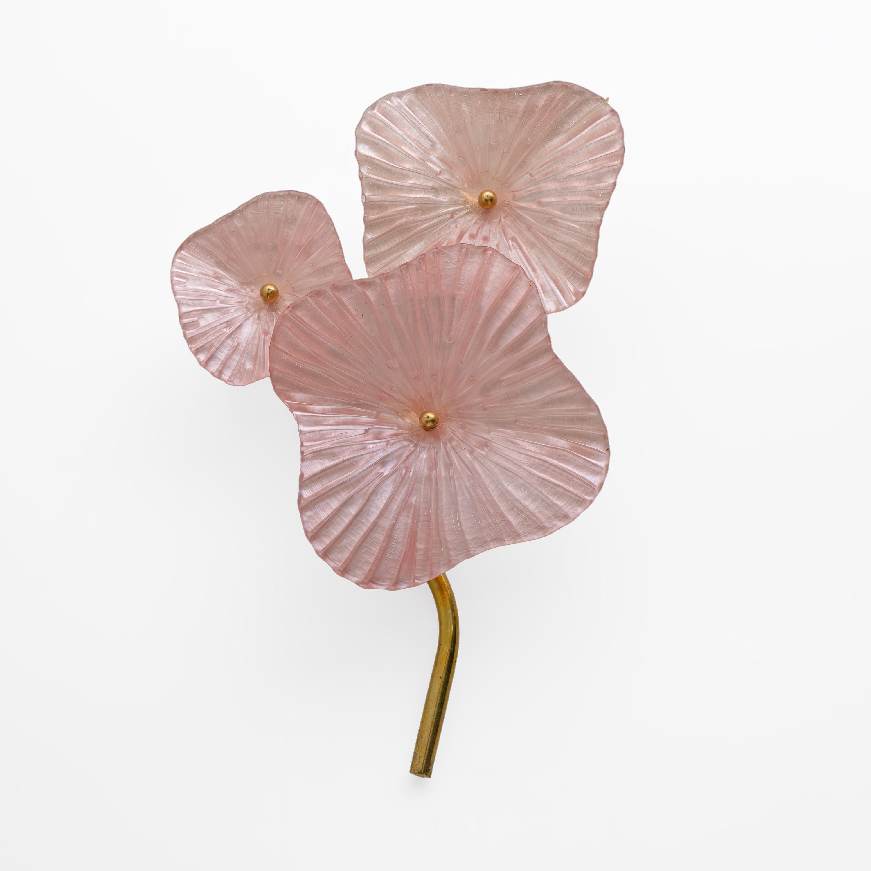 Coppia di lampade moderne in vetro artistico di Murano rosa perlato e ottone in vendita 1