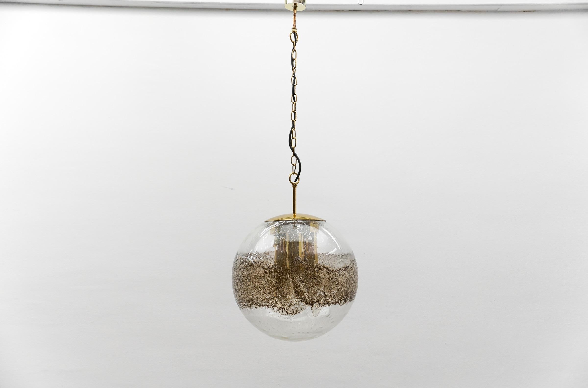 Mid-Century moderno Graziosa lampada a sospensione a sfera in vetro di Murano - Germania anni '60 in vendita