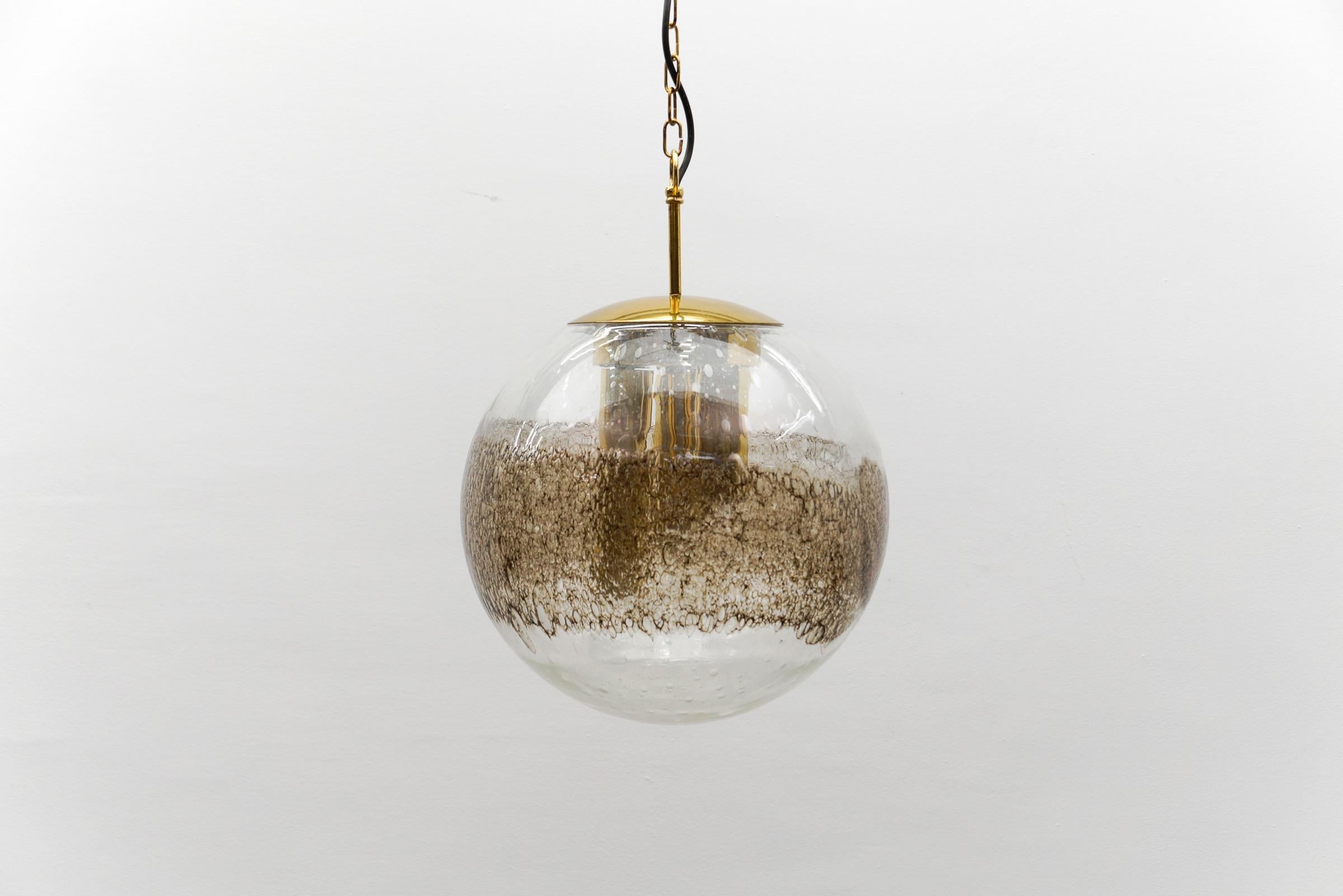 Graziosa lampada a sospensione a sfera in vetro di Murano - Germania anni '60 In condizioni buone in vendita a Nürnberg, Bayern