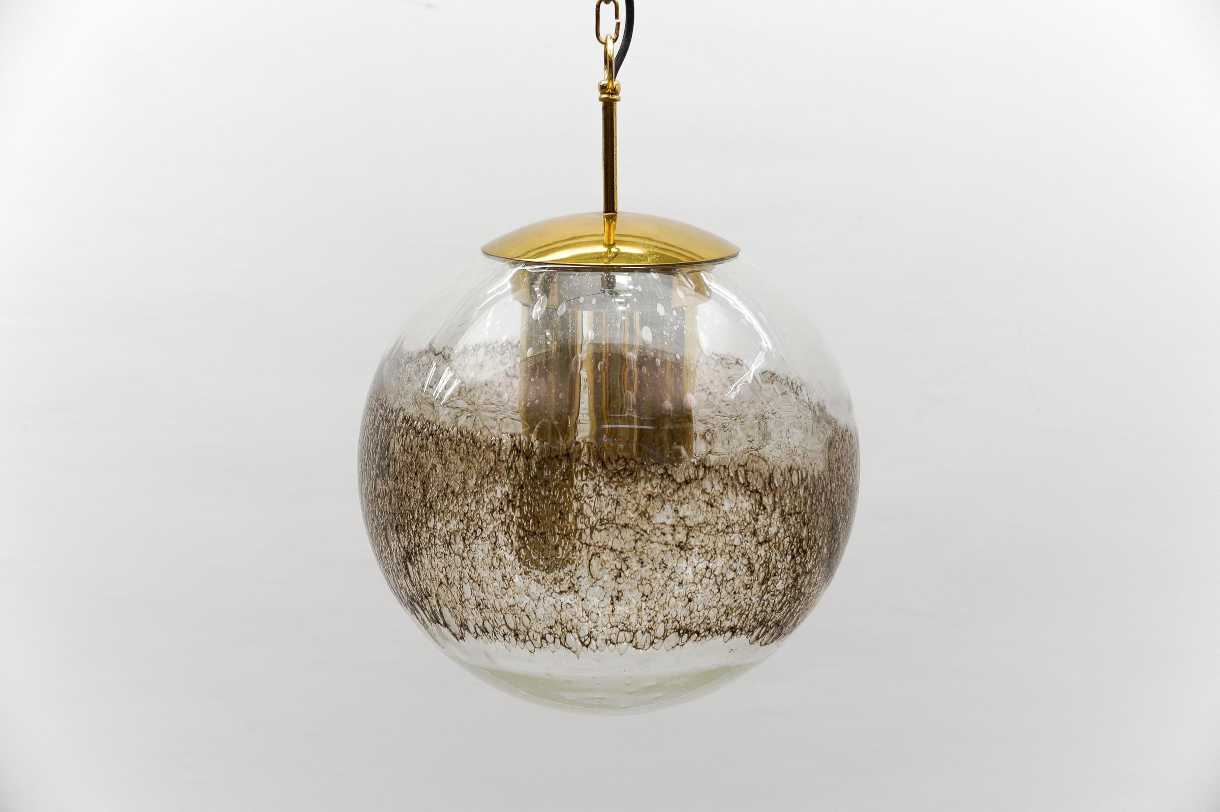 Graziosa lampada a sospensione a sfera in vetro di Murano - Germania anni '60 in vendita 1