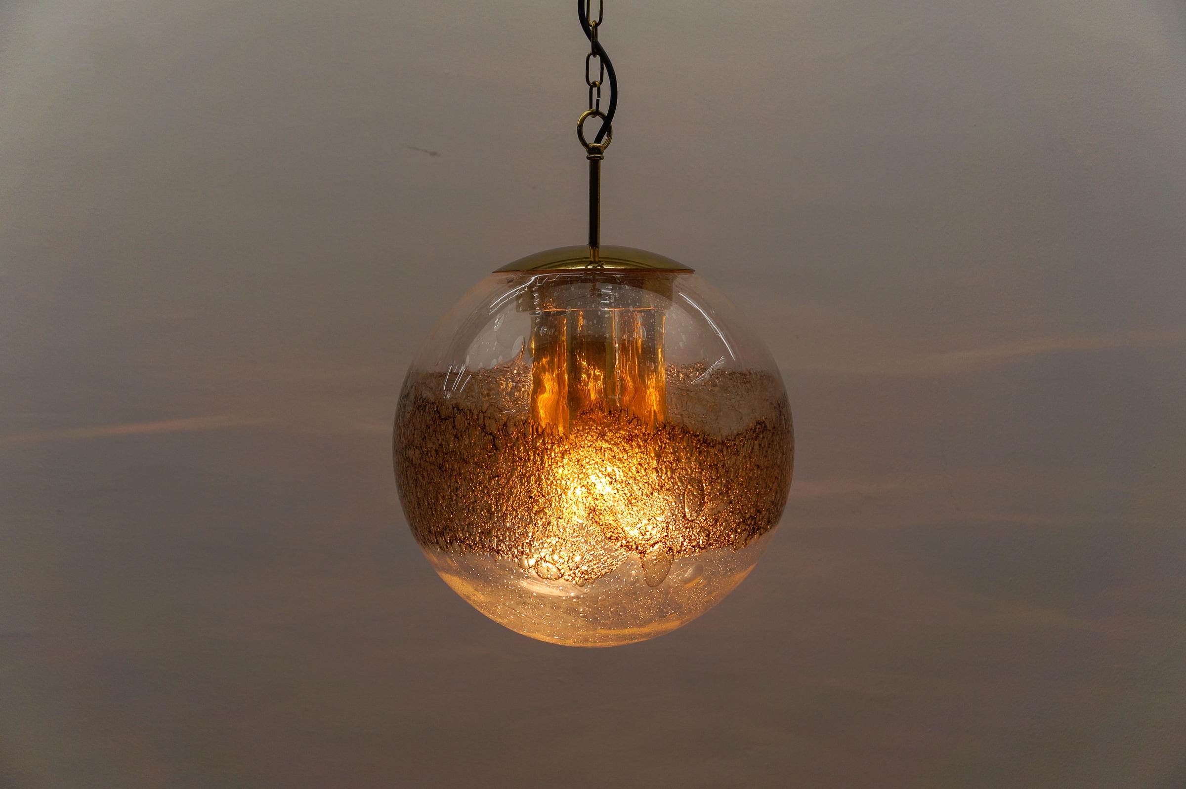Metallo Graziosa lampada a sospensione a sfera in vetro di Murano - Germania anni '60 in vendita