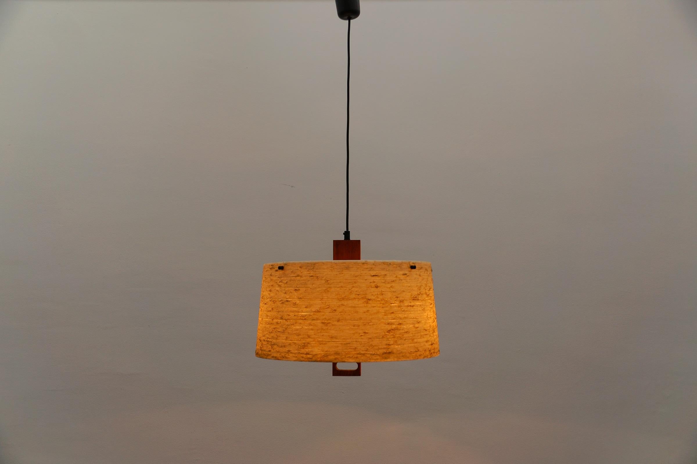 Graziosa lampada da soffitto in teak e fibra di vetro di Temde Swiss, anni '60 in vendita 9
