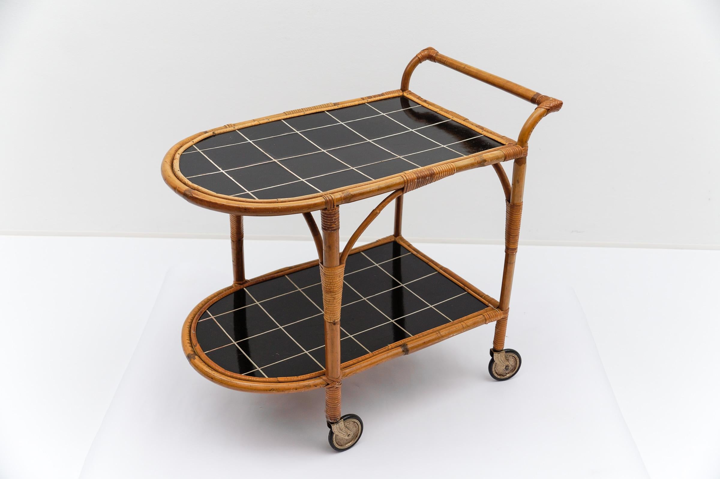 Mid-Century Modern Bamboo and Rattan Bar Cart Serving Trolley, 1950s Italy For Sale