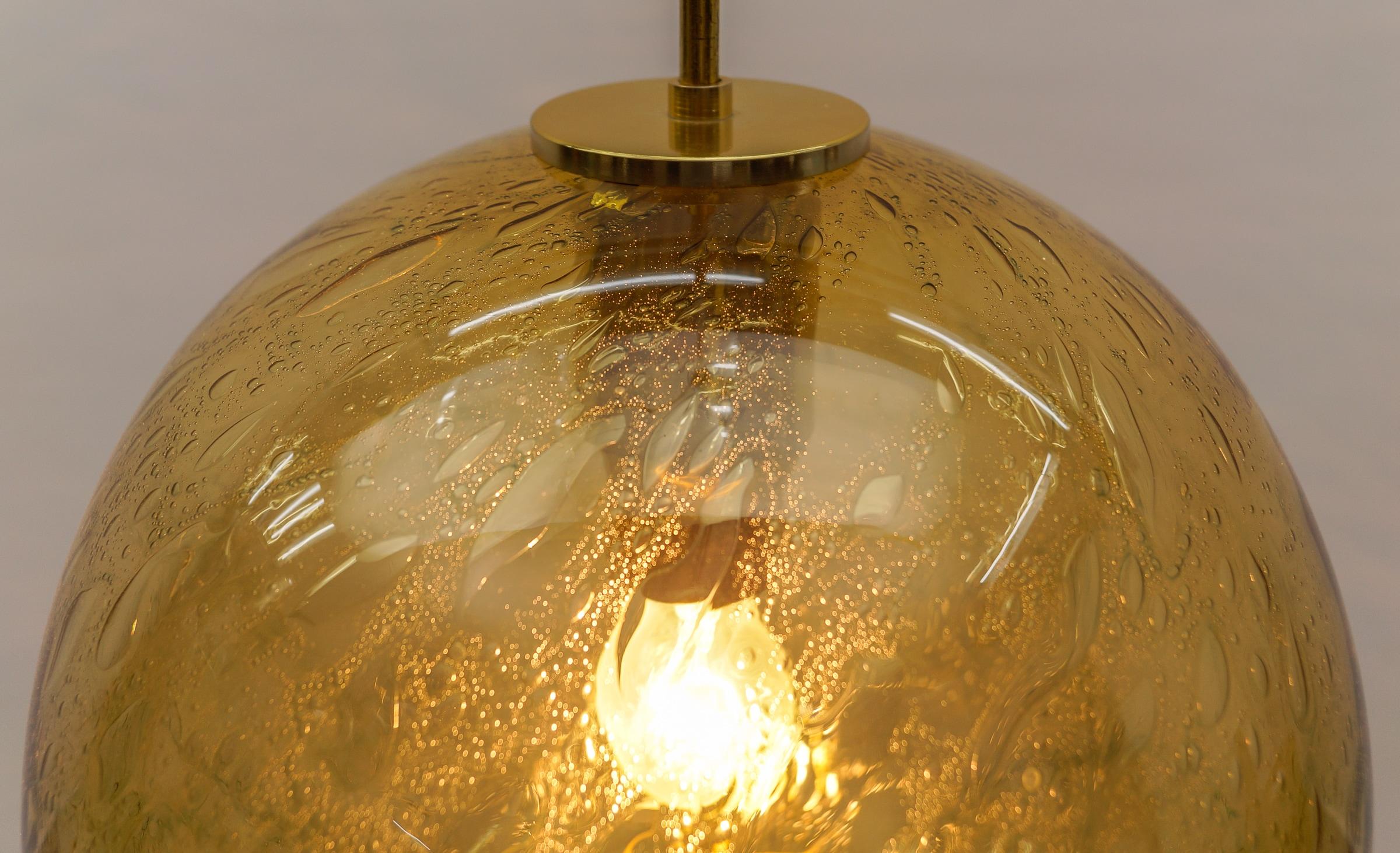 Graziosa lampada a sospensione in vetro giallo Ball and Brass di Doria, - anni '60 Germania in vendita 5