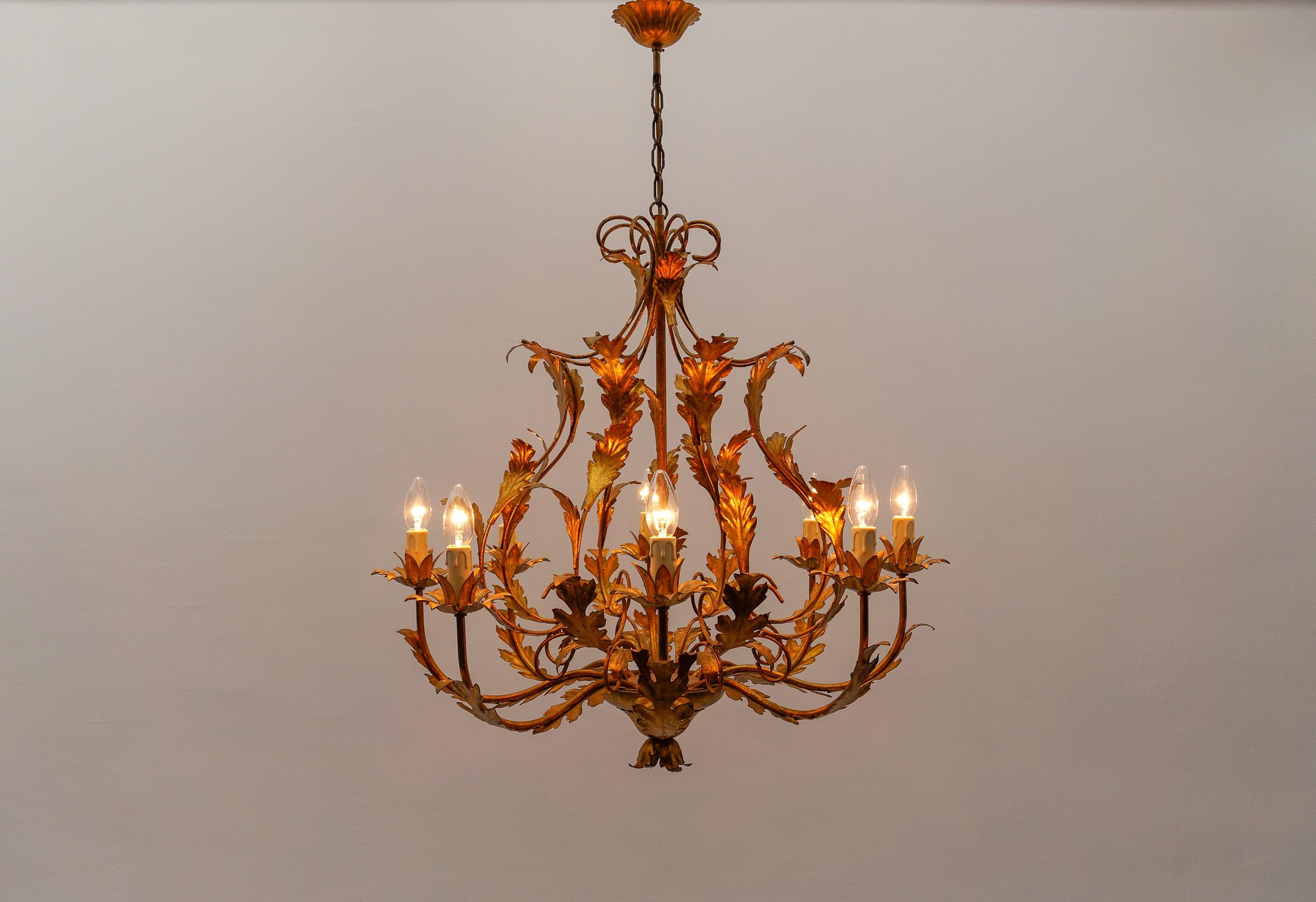 Tedesco Enorme lampada da soffitto floreale a 8 luci di Hans Kögl, Germania, anni '70 in vendita