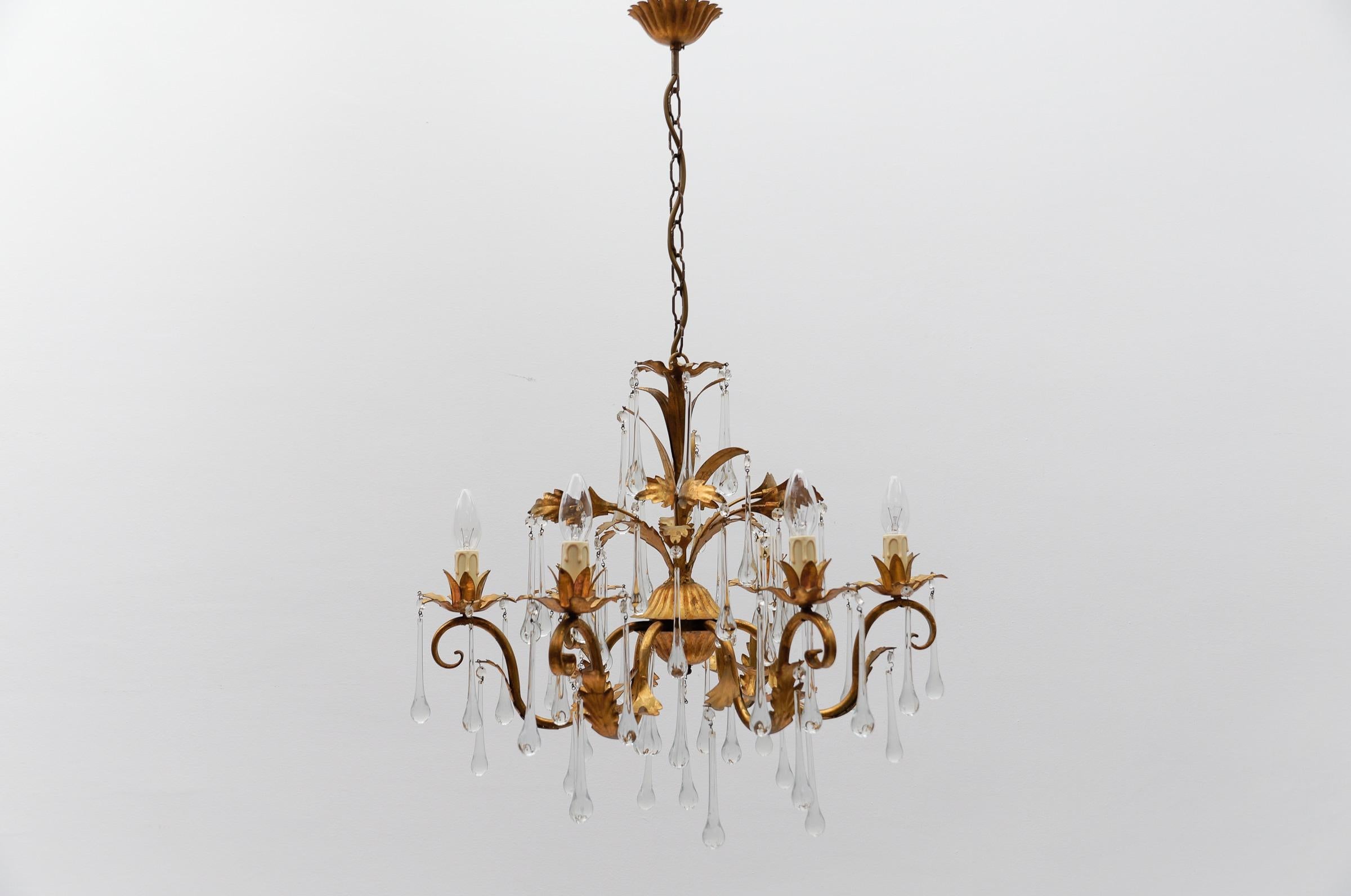 Enorme Lámpara de Techo Floral de 6 Luces con Gotas de Cristal de Hans Kögl, Alemania, 1970

Las bombillas no están incluidas.

Es posible instalar este dispositivo en todos los países (EEUU, Australia, Asia, Gran Bretaña, Europa,...)