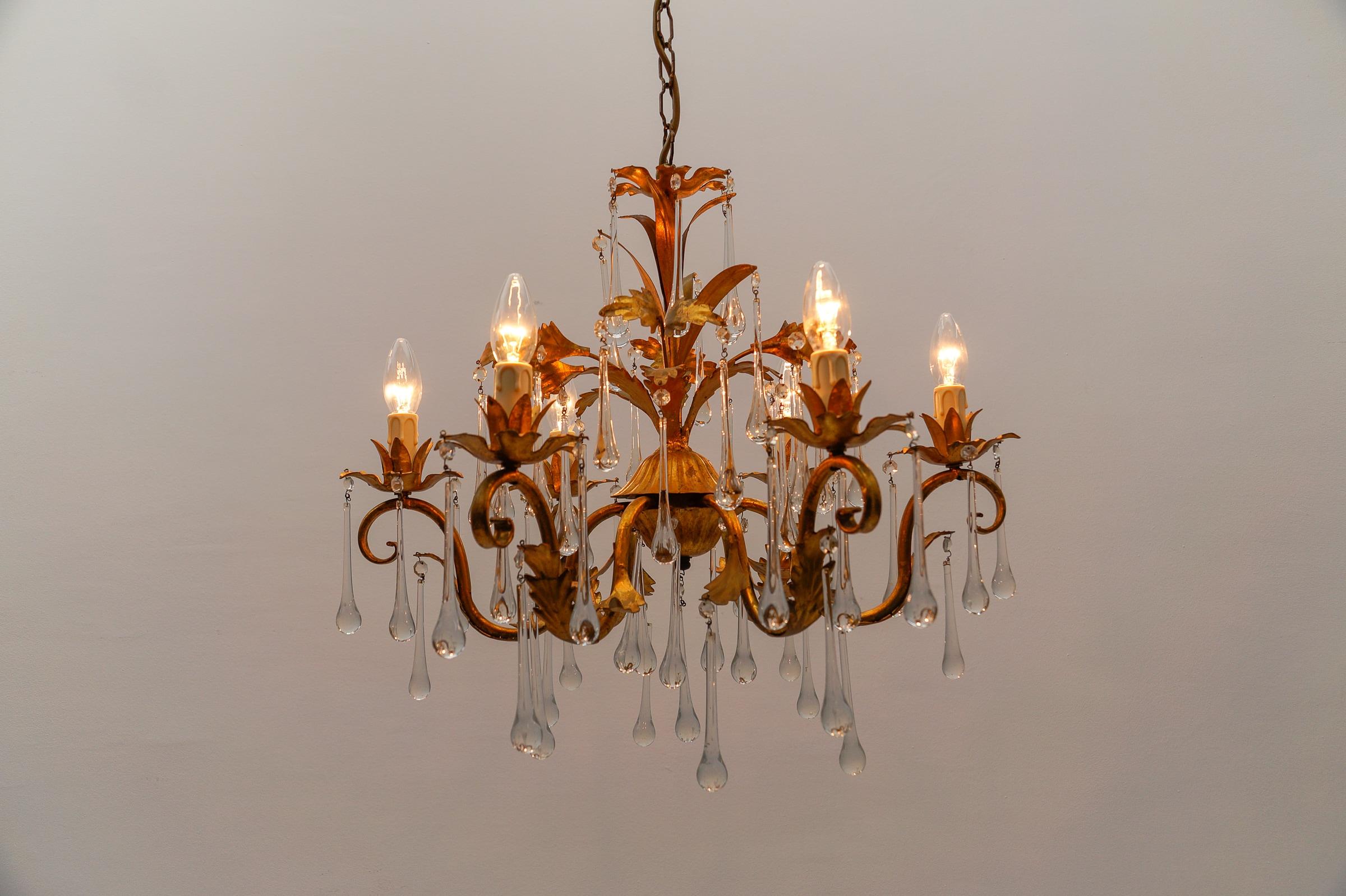 Enorme Lámpara de Techo Floral de 6 Luces con Gotas de Cristal de Hans Kögl, Alemania, 1970 Metal en venta