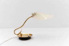 Lovely Mid-Century Modern table lamp in brass and acrylic, 1950s