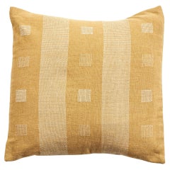 Coussin artisanal en coton biologique Chokor Nira Ochre en  Motifs géométriques