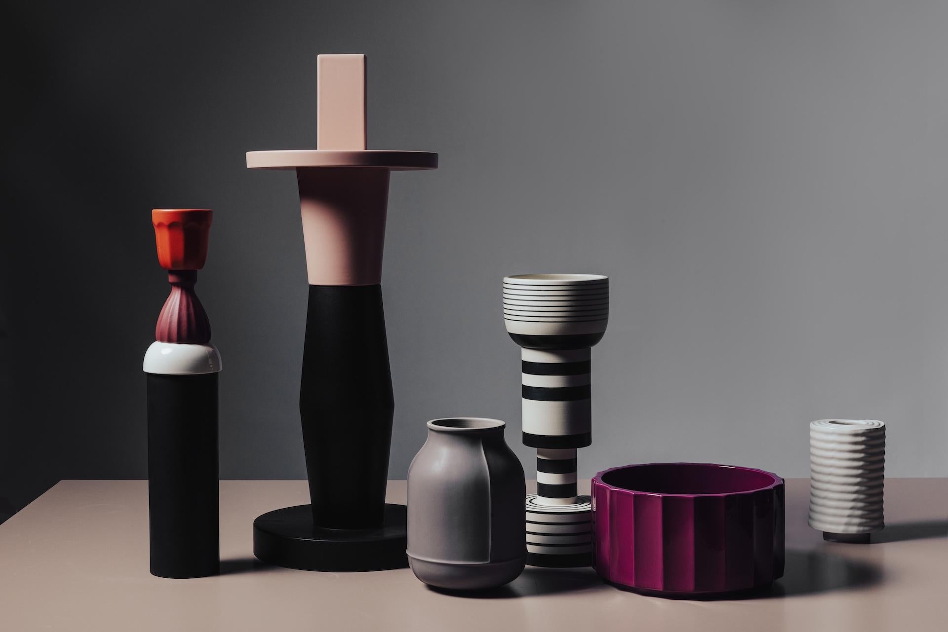 XXI secolo e contemporaneo Bittosi  Nero/rosa pallido opaco Sculptura di Nathalie du Pasquier in vendita