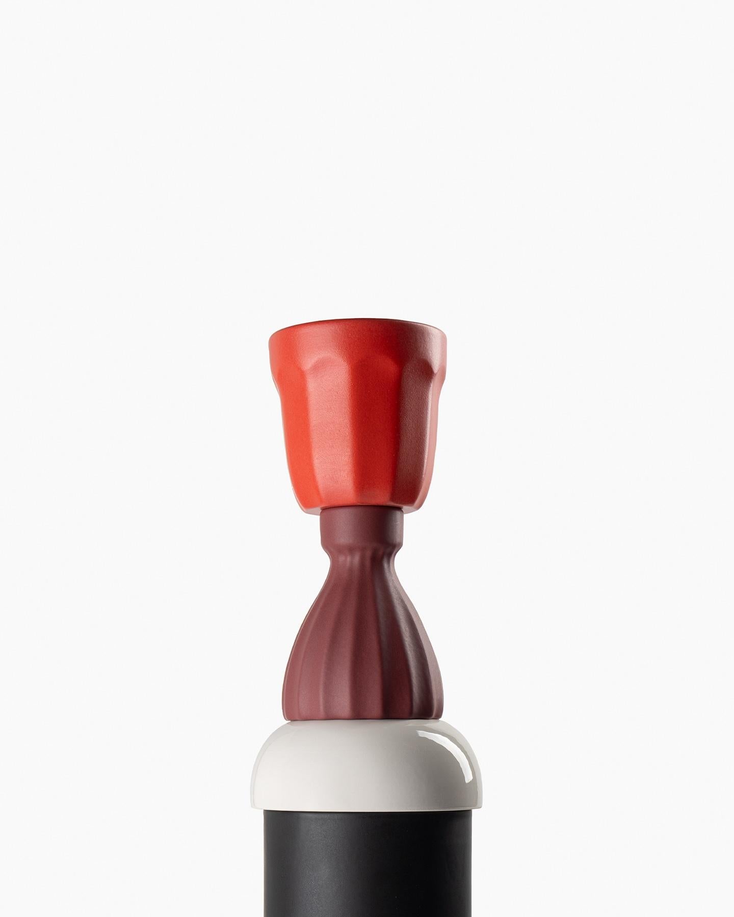 Bittosi  bordeaux /rosso opaco Vaso di Nathalie Du Pasquier In condizioni Nuovo in vendita a New York, NY