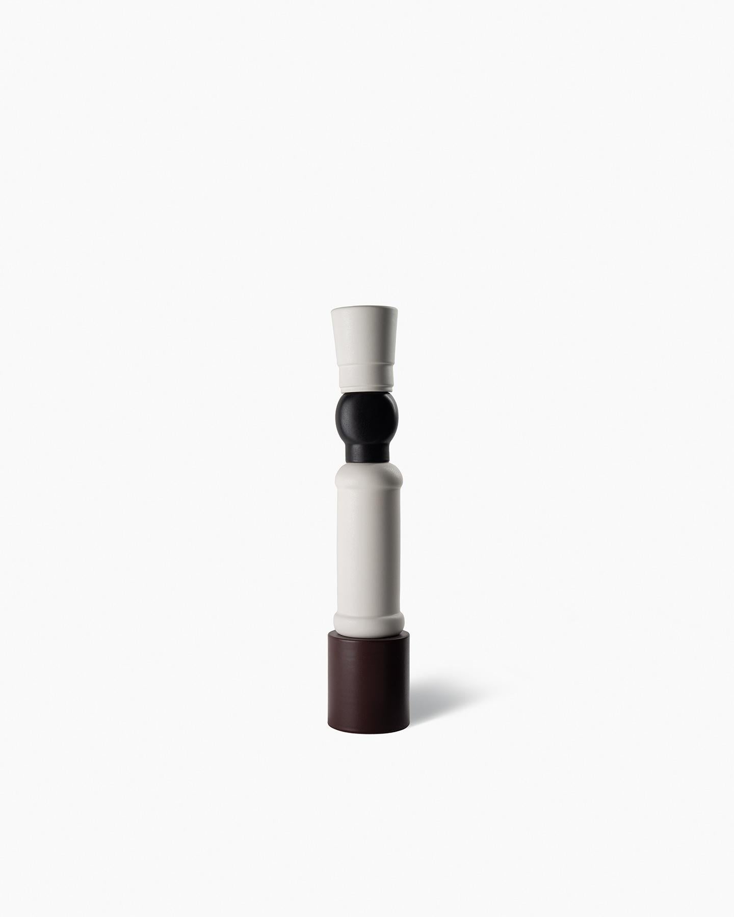 Nathalie Du Pasquier designed a collection
of three vases for Bitossi, in 2004. The
vases are bottle‑shaped and composed
of stackable elements. The formal and
chromatic research is closely linked to her
painting. Using the lathe technique, the
vases