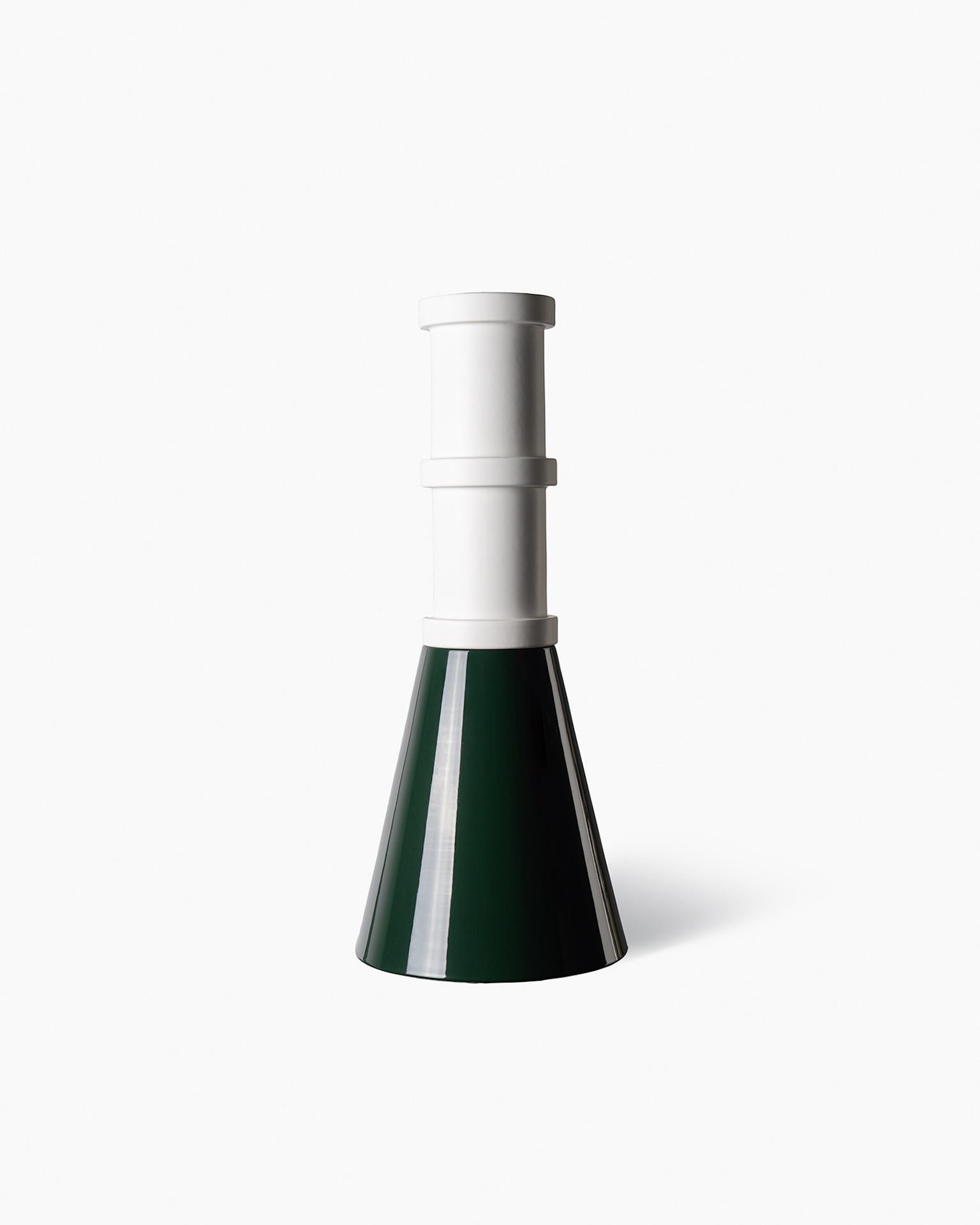 Nathalie Du Pasquier designed a collection
of three vases for Bitossi, in 2004. The
vases are bottle‑shaped and composed
of stackable elements. The formal and
chromatic research is closely linked to her
painting. Using the lathe technique, the
vases