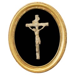 Vitrine Crucifix française et cadre ovale, fin du 19ème siècle