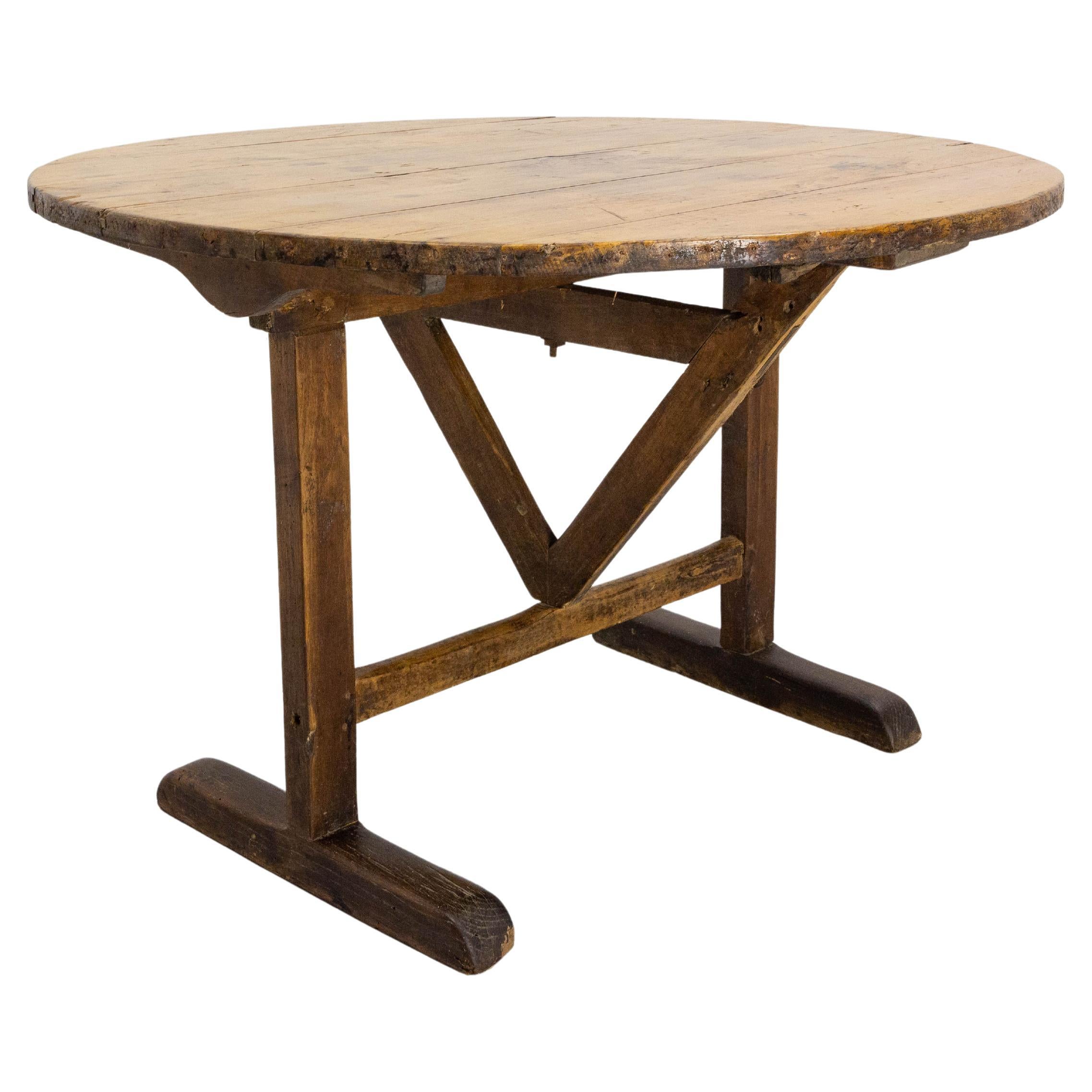 Table pliable française en chêne et peuplier appelée table de cave, 19ème siècle