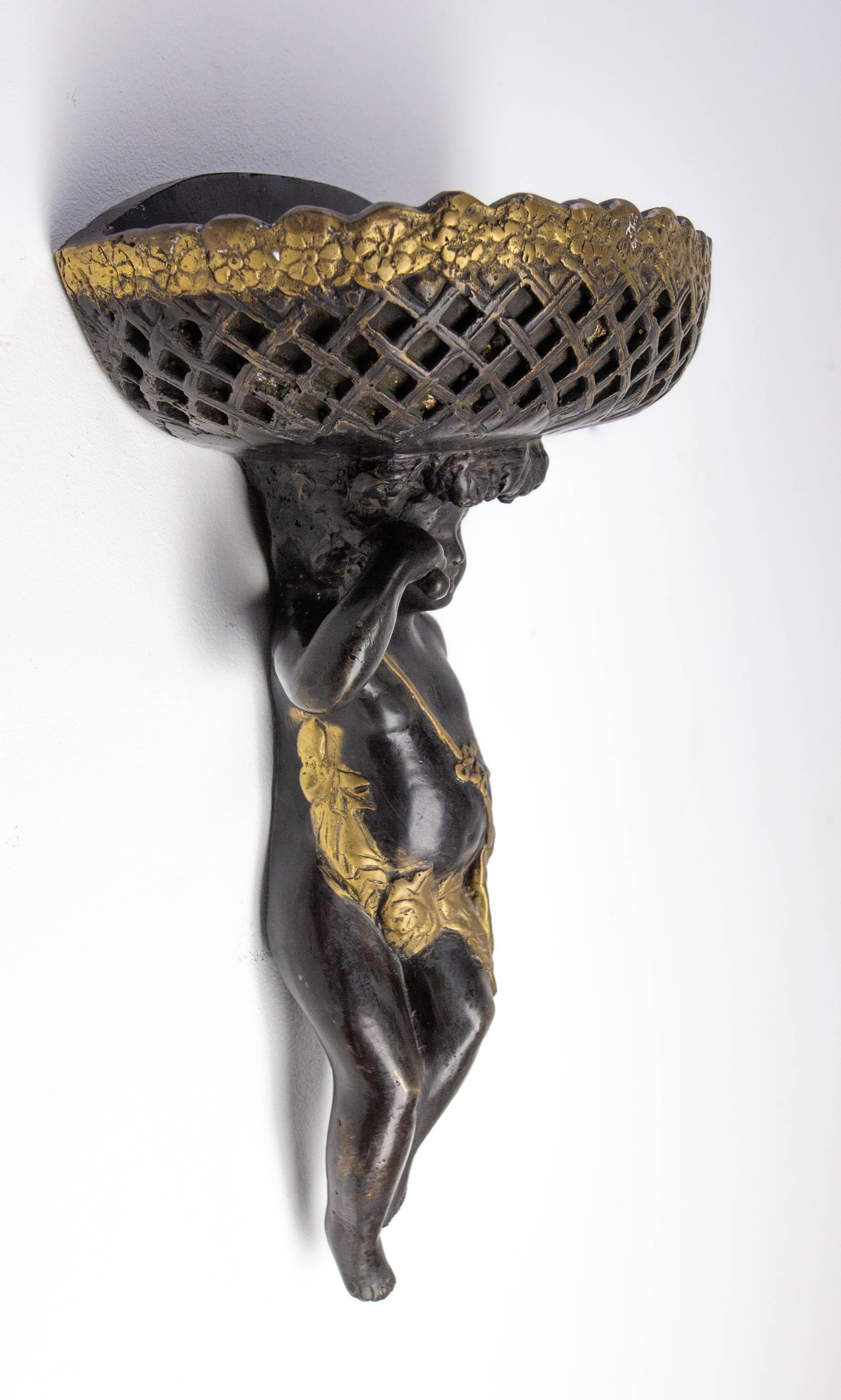 Neoclassico Bronzo francese Jean-Baptiste Carpeaux che regge un grande vaso circa 1850 in vendita