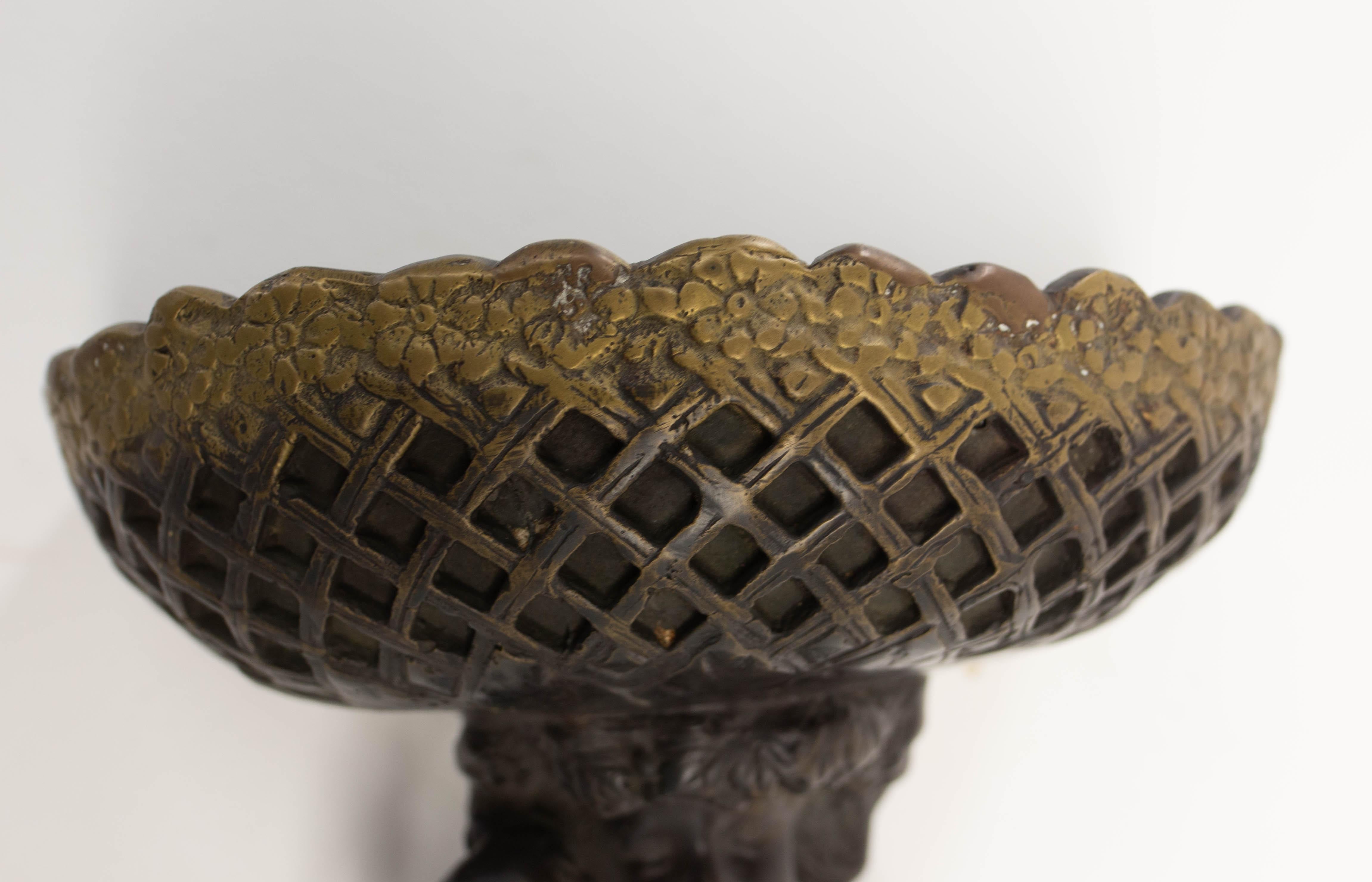 Bronzo francese Jean-Baptiste Carpeaux che regge un grande vaso circa 1850 In condizioni buone in vendita a Labrit, Landes
